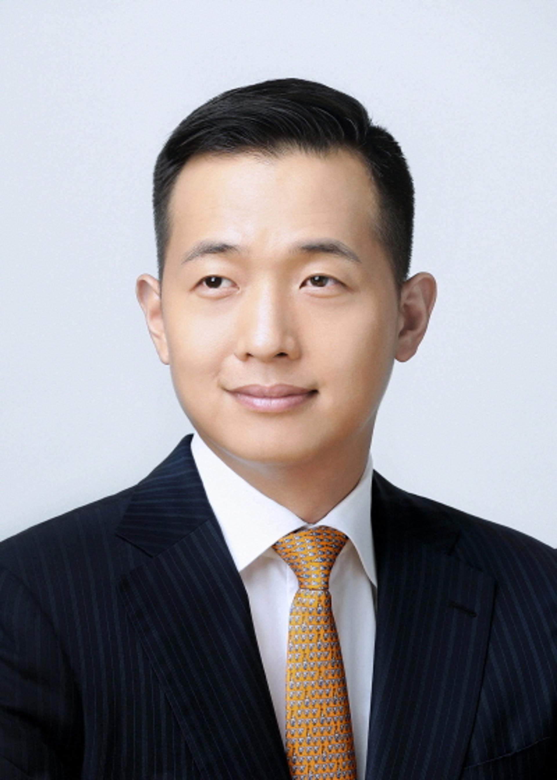 한화家 장남 김동관, 한화솔루션 사내이사 선임… 3세경영 본격화