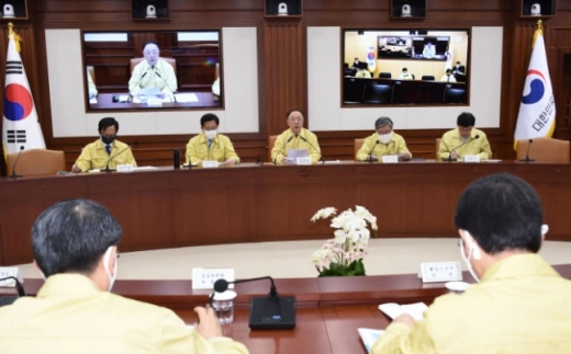 수출기업에 20조원 긴급수혈… 수출입은행, 대출 1년 연장