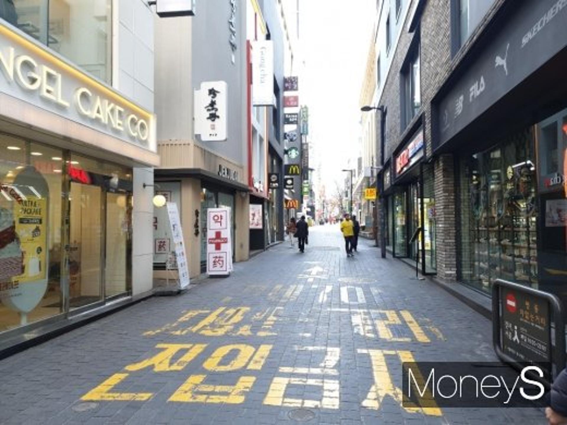 코로나19에 얼어붙은 소비심리… 금융위기 이후 최저