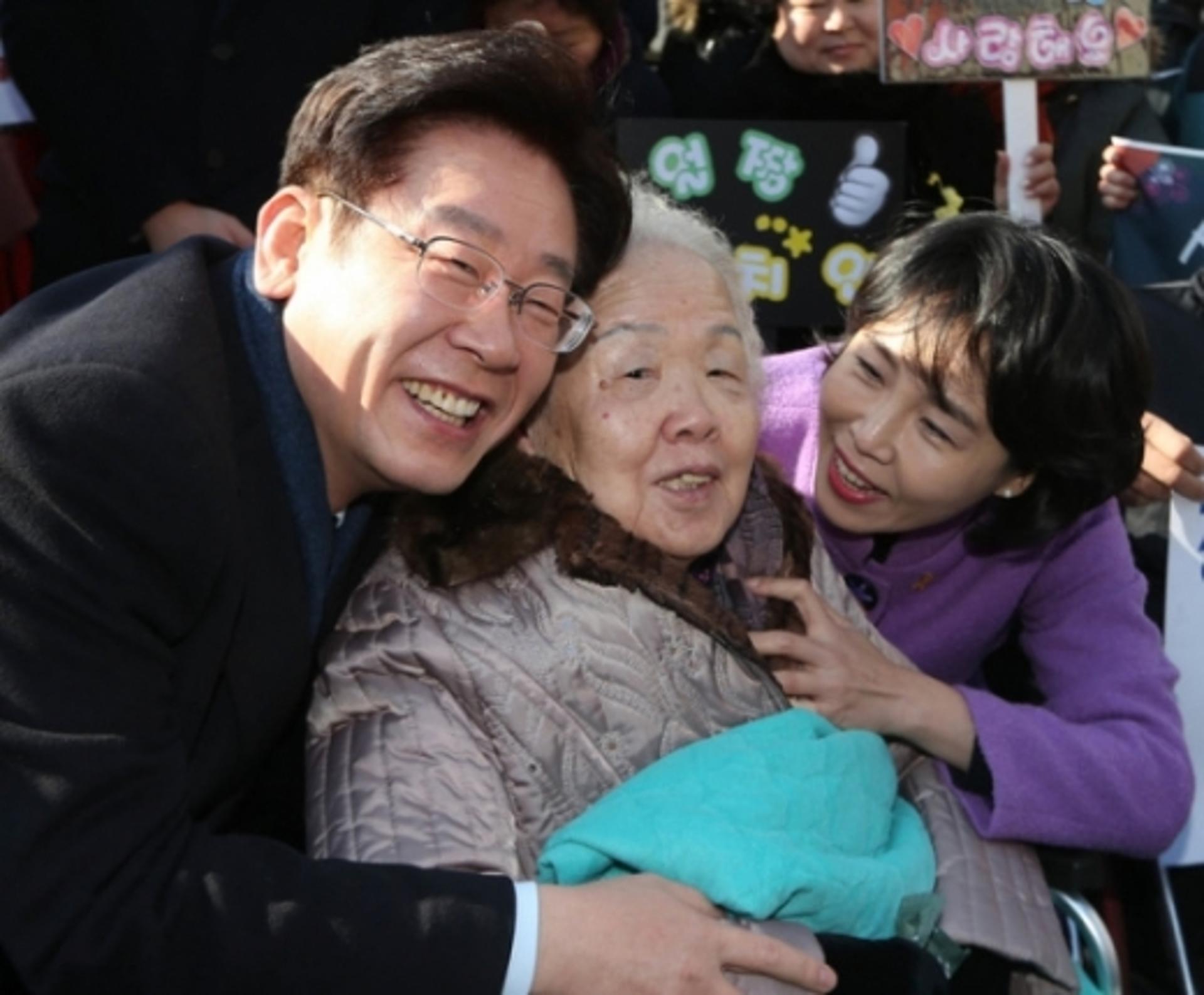 "저는 조금만 더 놀다 갈께요. 엄마 잘 가"…이재명의 '思母曲'