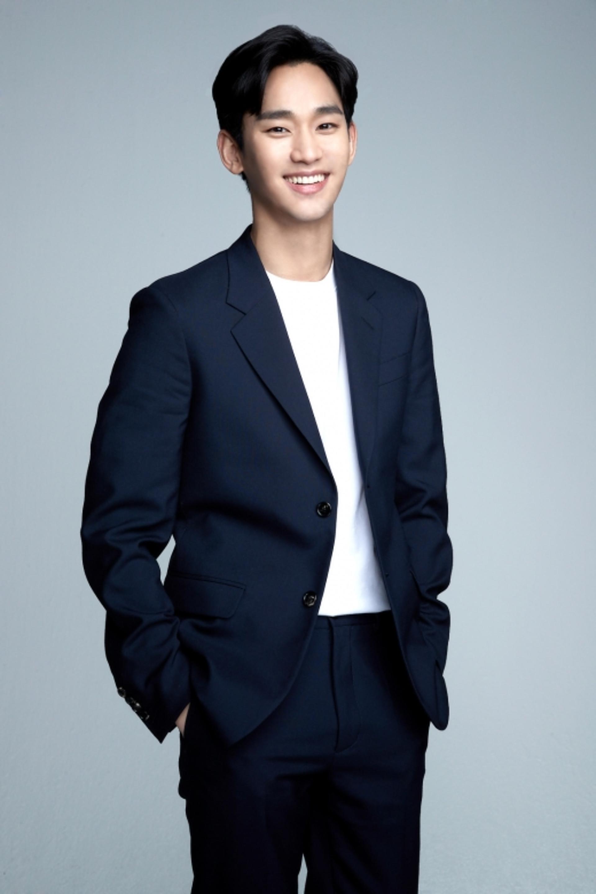 하나은행, 새 광고모델 김수현 발탁… 손흥민과 ‘투톱’