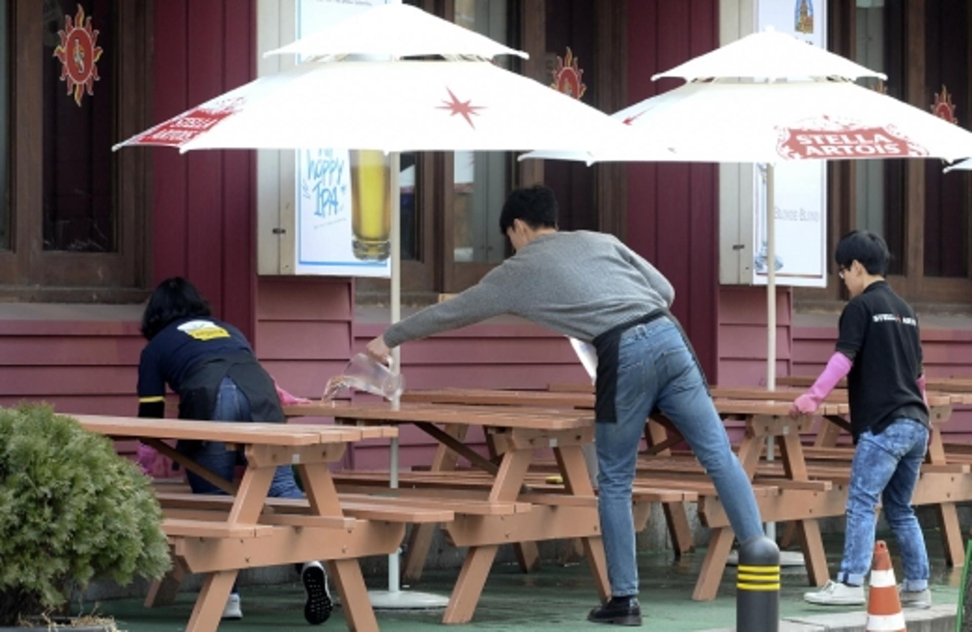 대한상의 “테라스 영업 허용, 코로나19 충격 소상인에 단비”