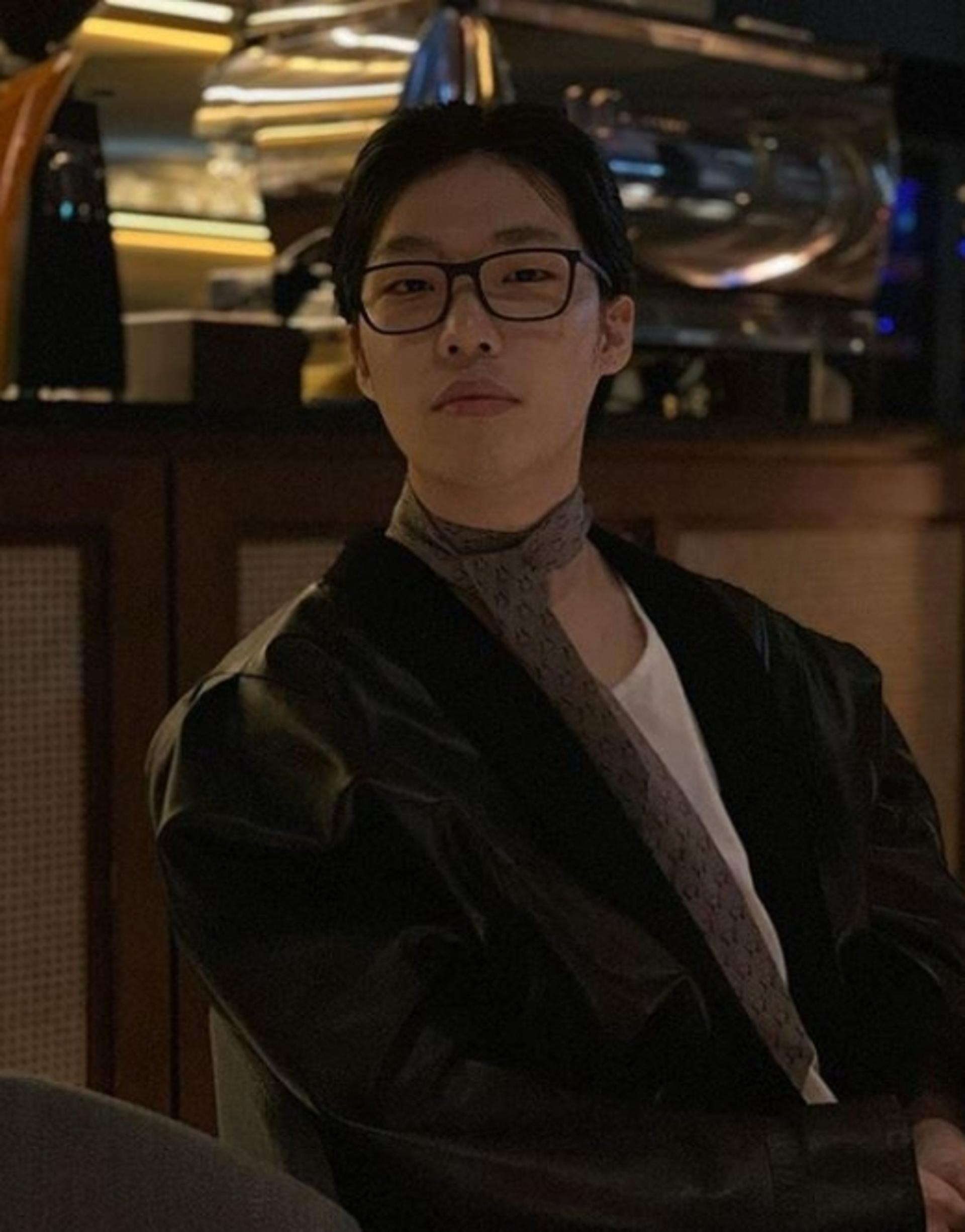 "이찬혁이냐 류준열이냐"… 팬들 '멘붕' 오게 한 사진