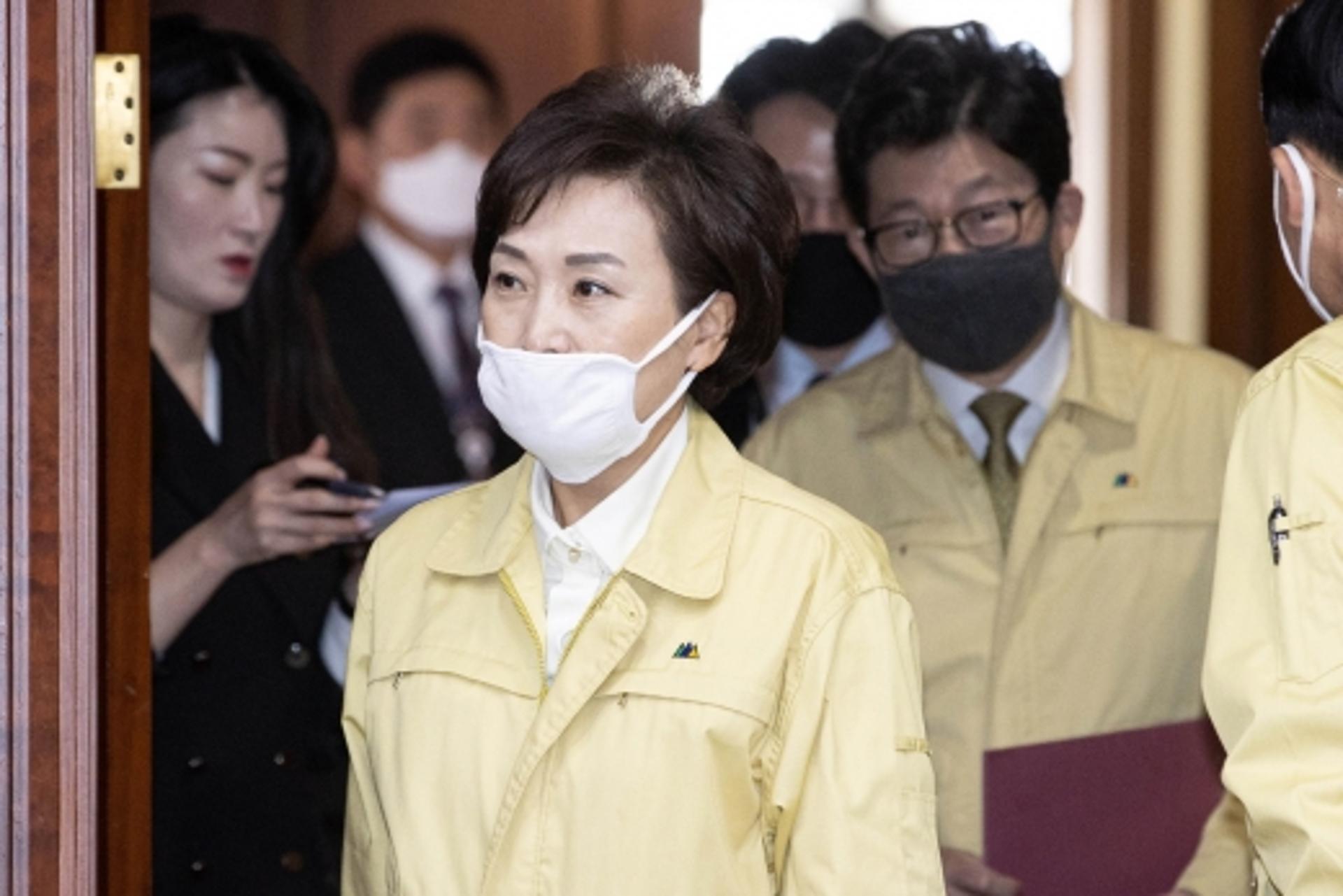 항공·철도·버스·택시업계에 '공적마스크 250만개' 풀린다