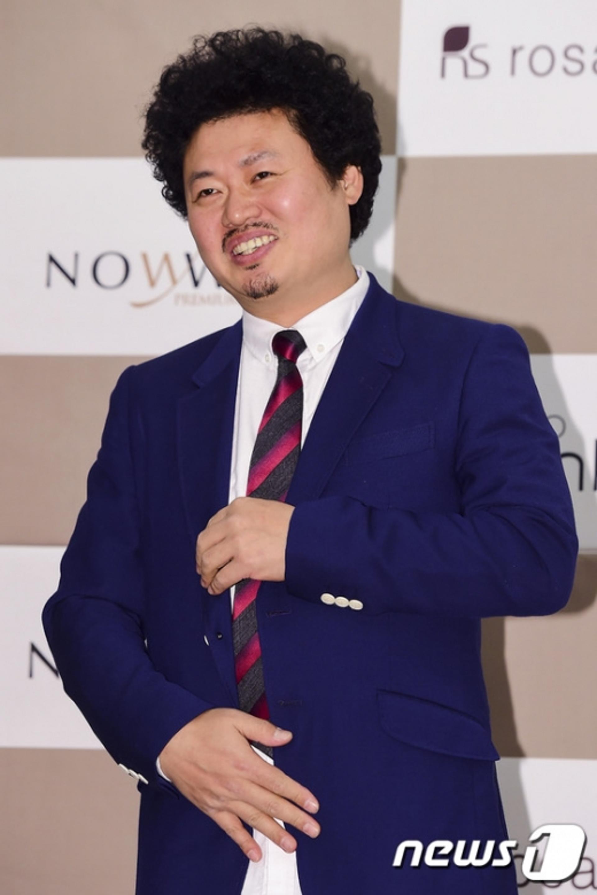 윤택 나이 왜 화제?… 30년만에 스승 만나 '눈물'