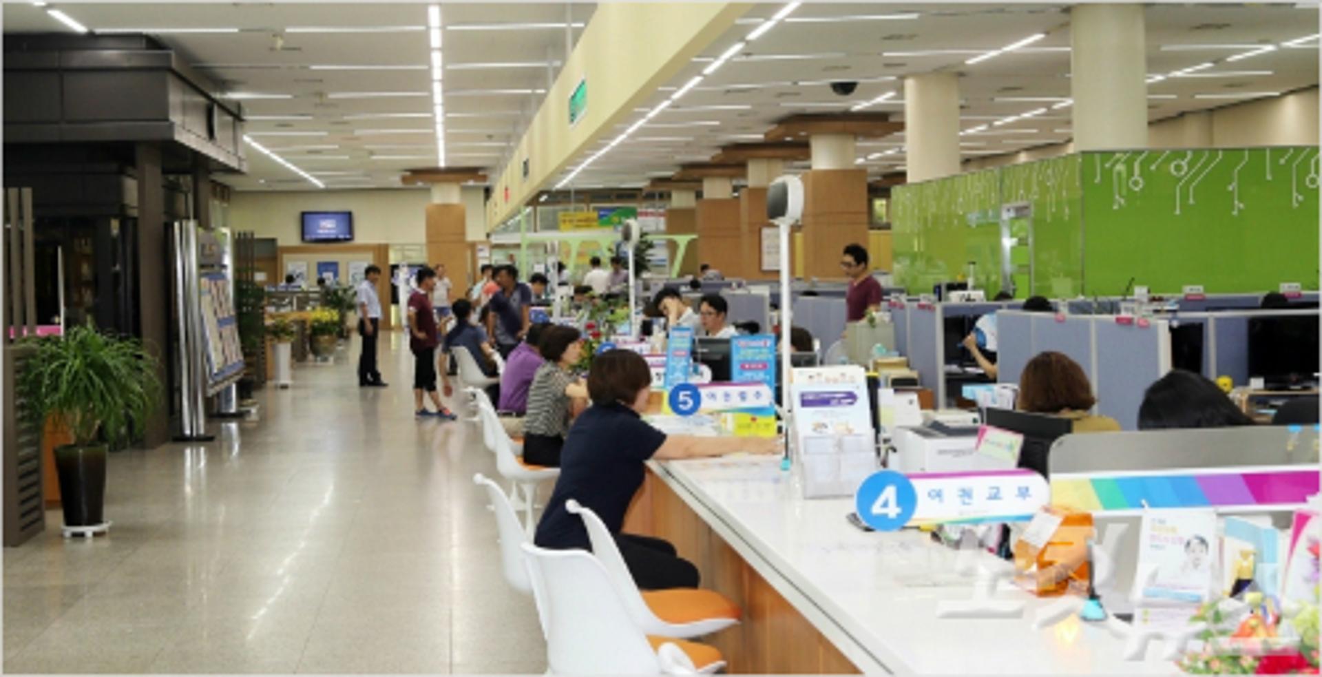 의왕시, '토요 여권민원실' 운영 잠정 중단