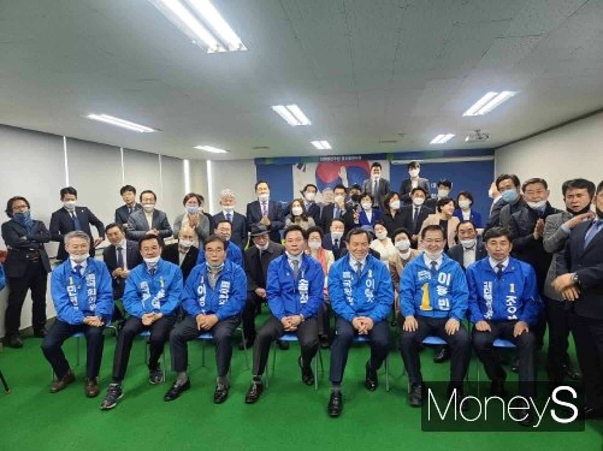 더불어민주당, 광주 8석 '싹쓸이'… 텃밭 탈환