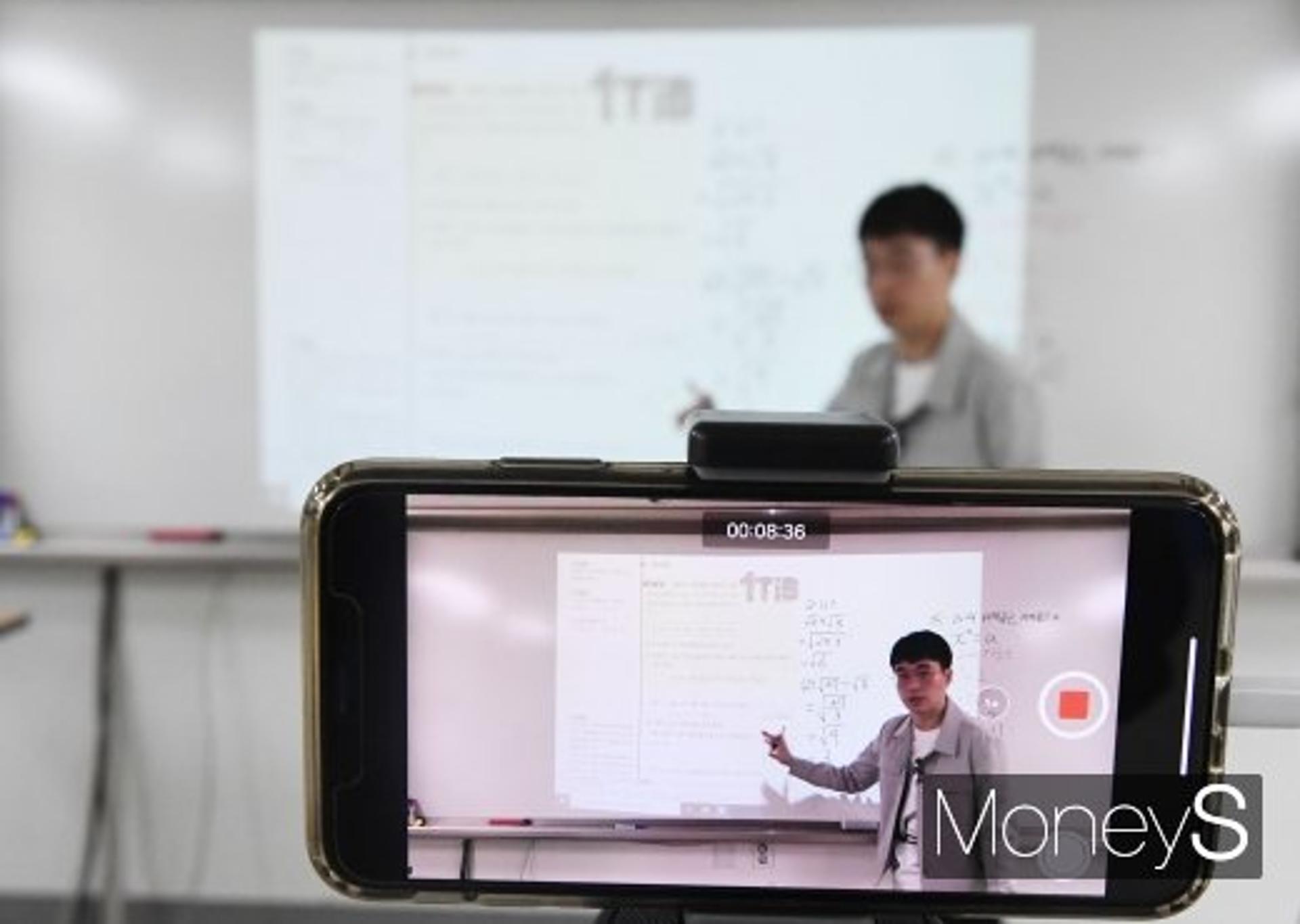 코로나에 '9월 학기제' 수면위… 이재정 "철재일후 기회"