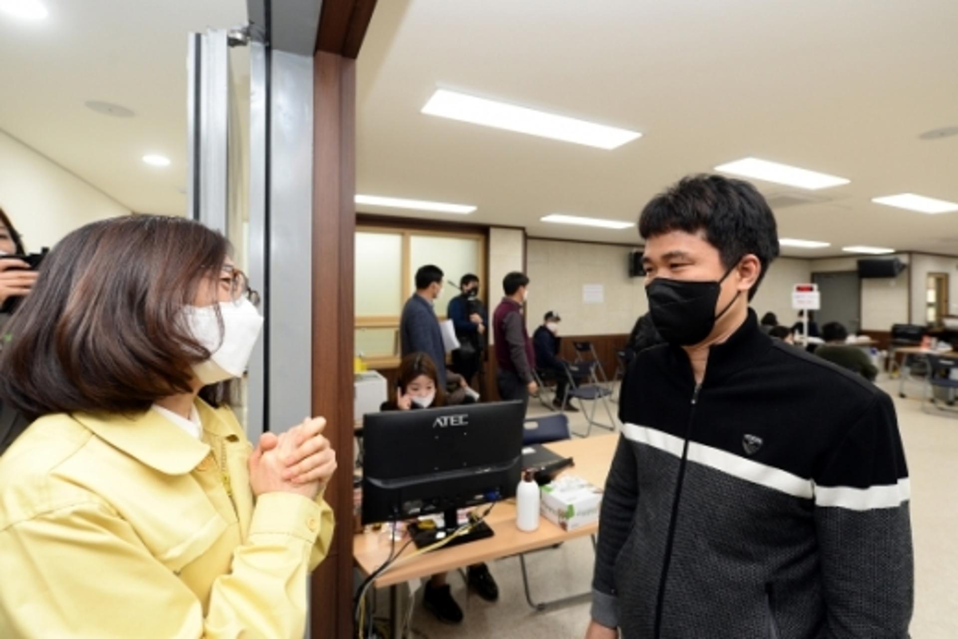 은수미 성남시장, 성남형 연대안전기금 접수 현장 찾아 격려