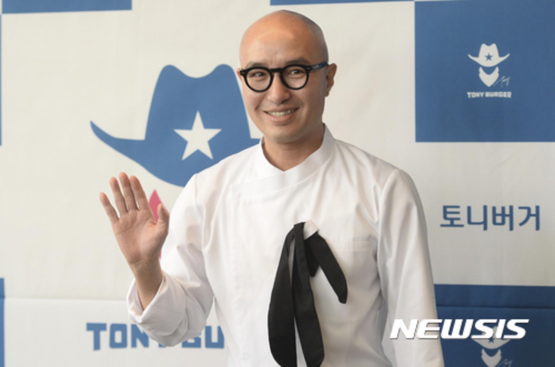 홍석천 "아웃팅 걱정 크지만 검사 받아야"
