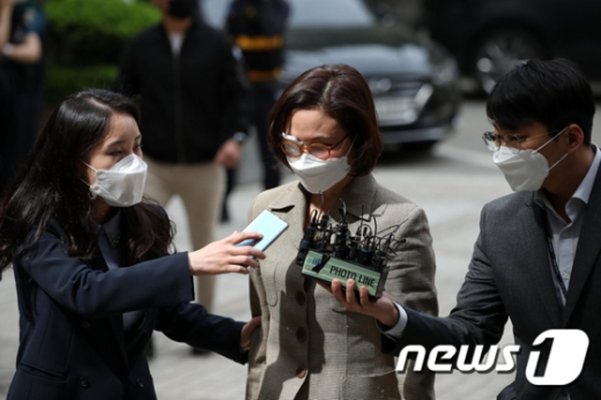 정경심 교수, 석방 후 첫 재판… "성실히 임할 것"(상보)