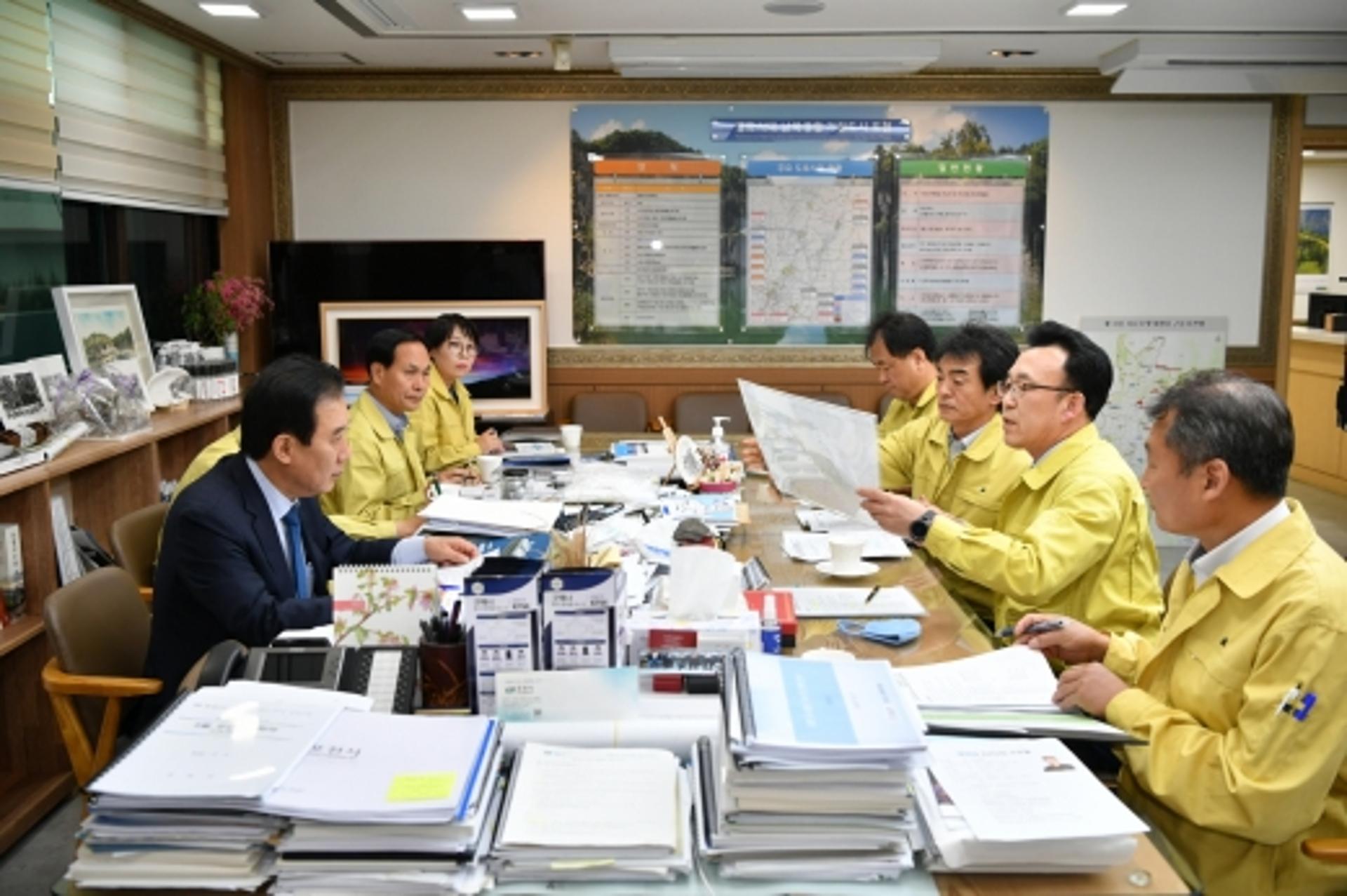 "멧돼지 잡자"… 한강청장-포천시장 만났다