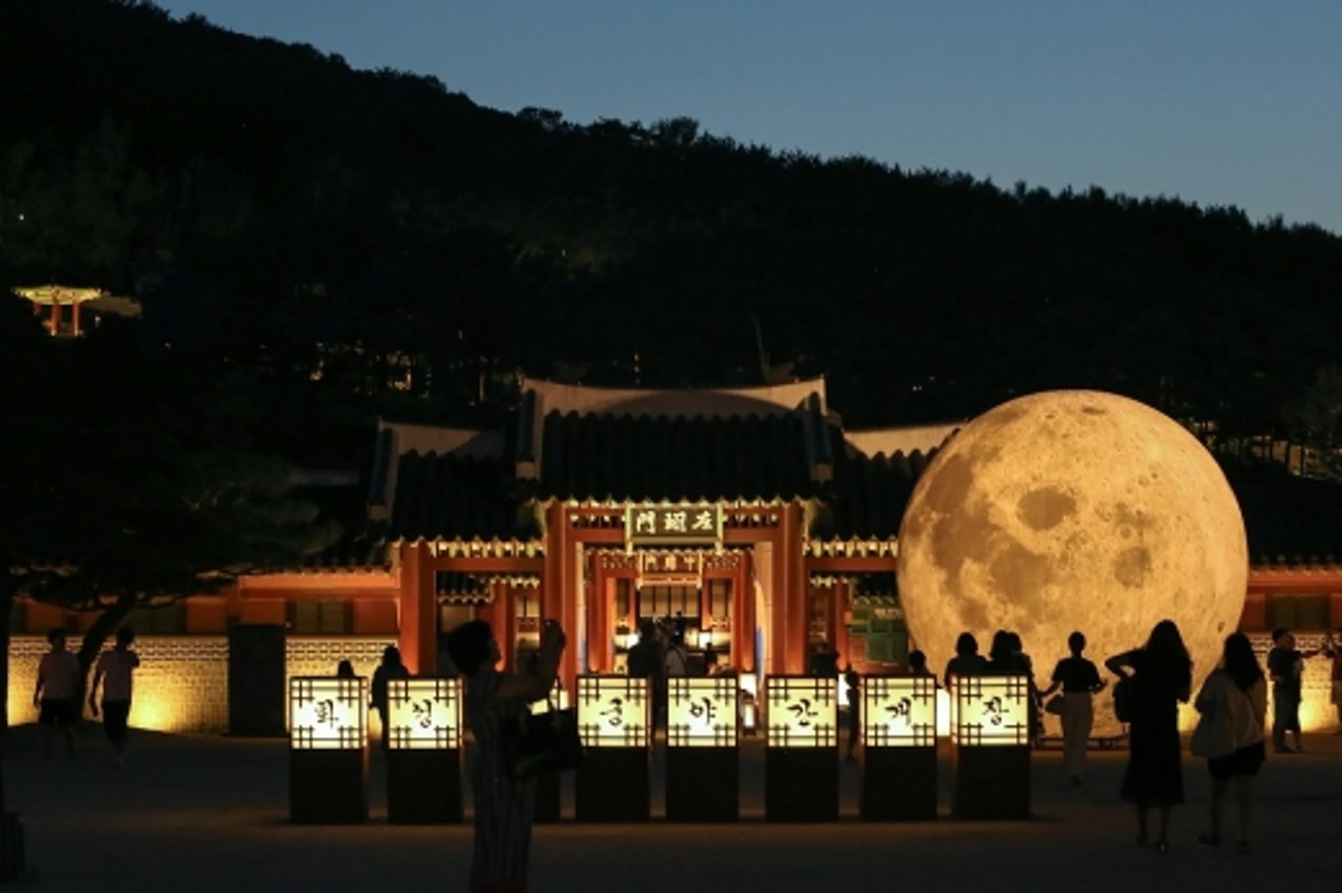 '화성행궁 야간개장' 코로나19 지친 일상, 힐링 기회