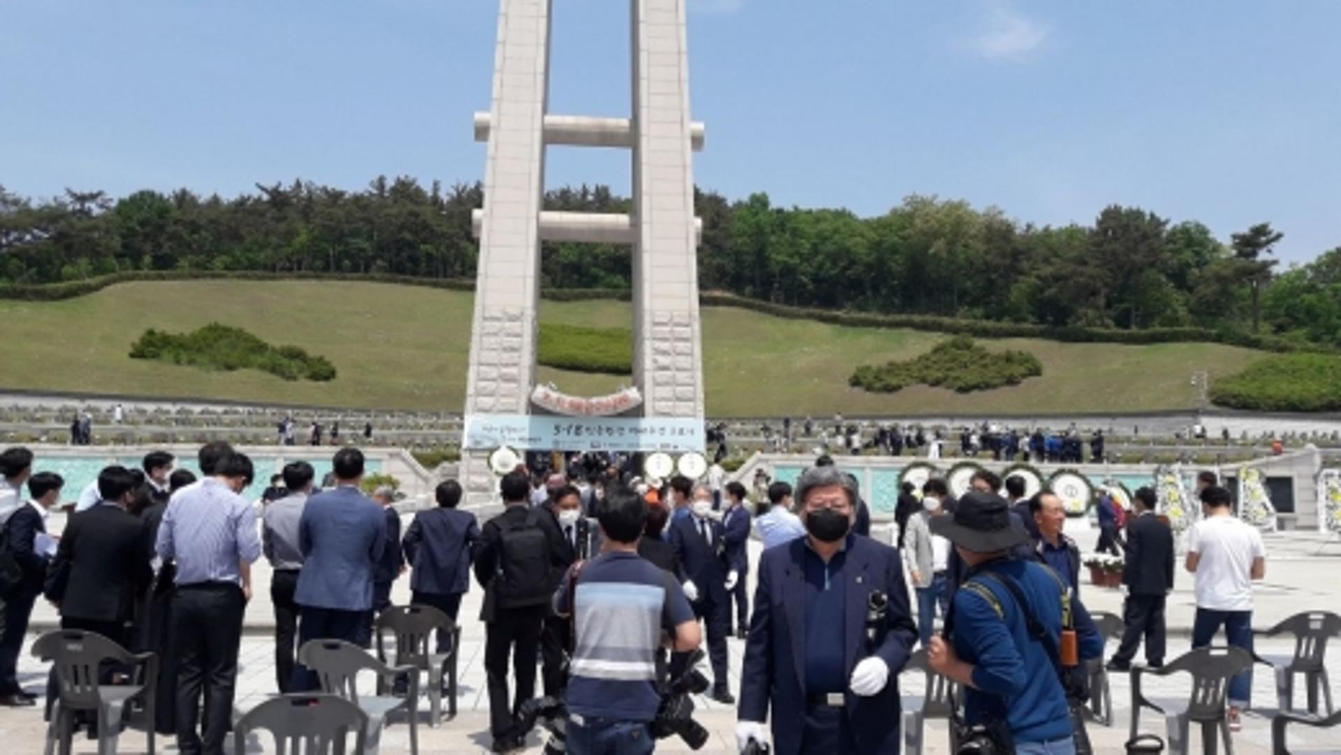 [머니S 포토] 추모객들로 붐비는 광주 국립5·18민주묘지