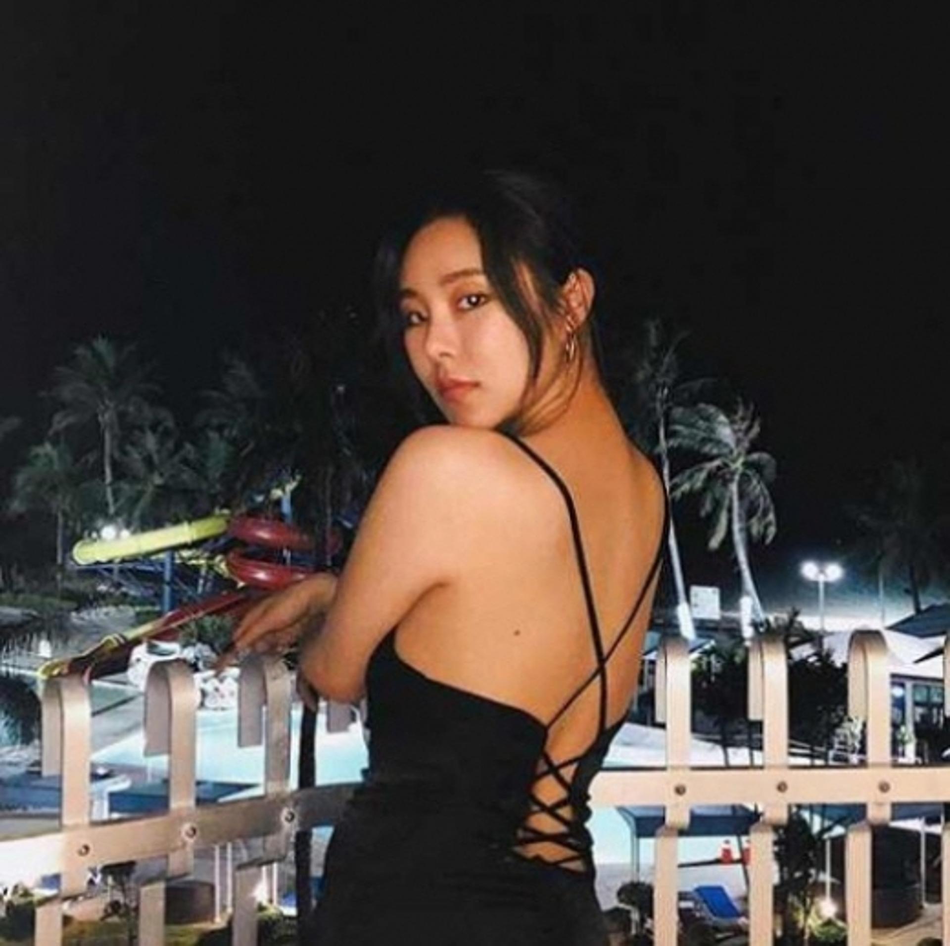 "벗은 뒤태 어때?"… '마마무' 휘인 환상적 섹시美