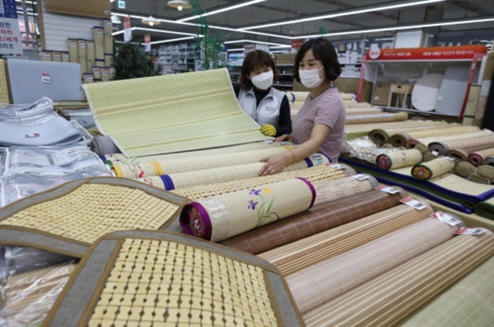 롯데마트 광주월드컵점 "시원한 자리깔고 꿀잠 자세요"