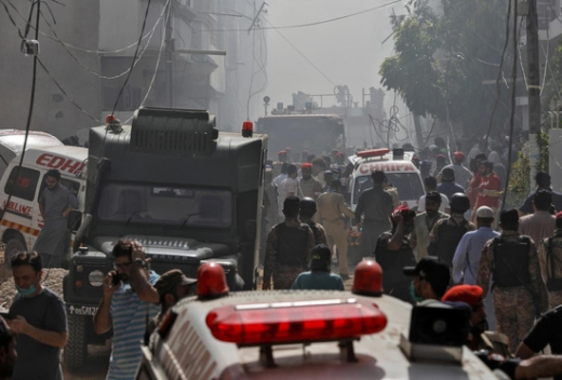 "파키스탄 여객기, 107명 탑승자 전원 사망한 듯"