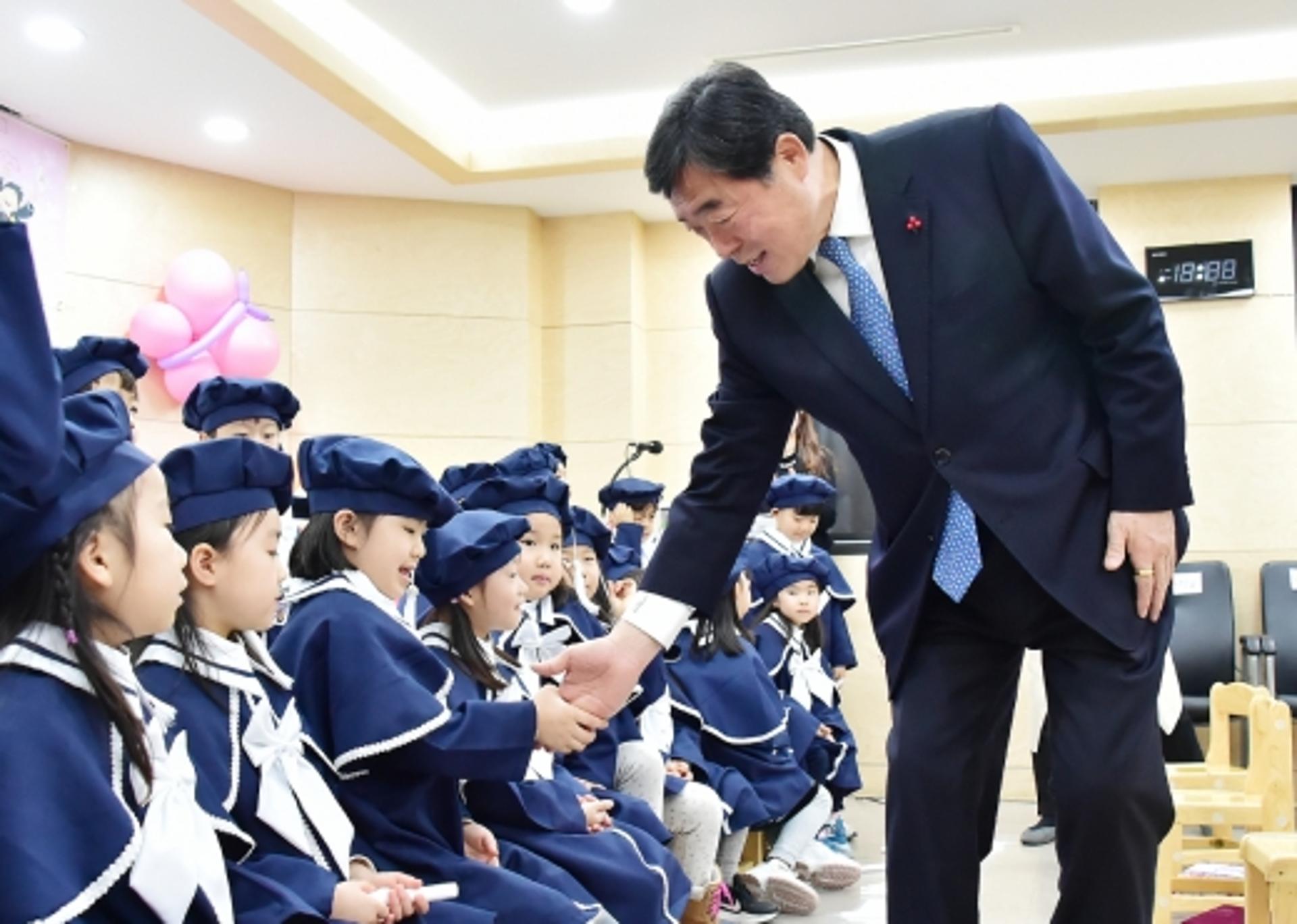 다자녀 아이 1명당 최대 8000만원 지원… 안산시, 출산장려책 눈길