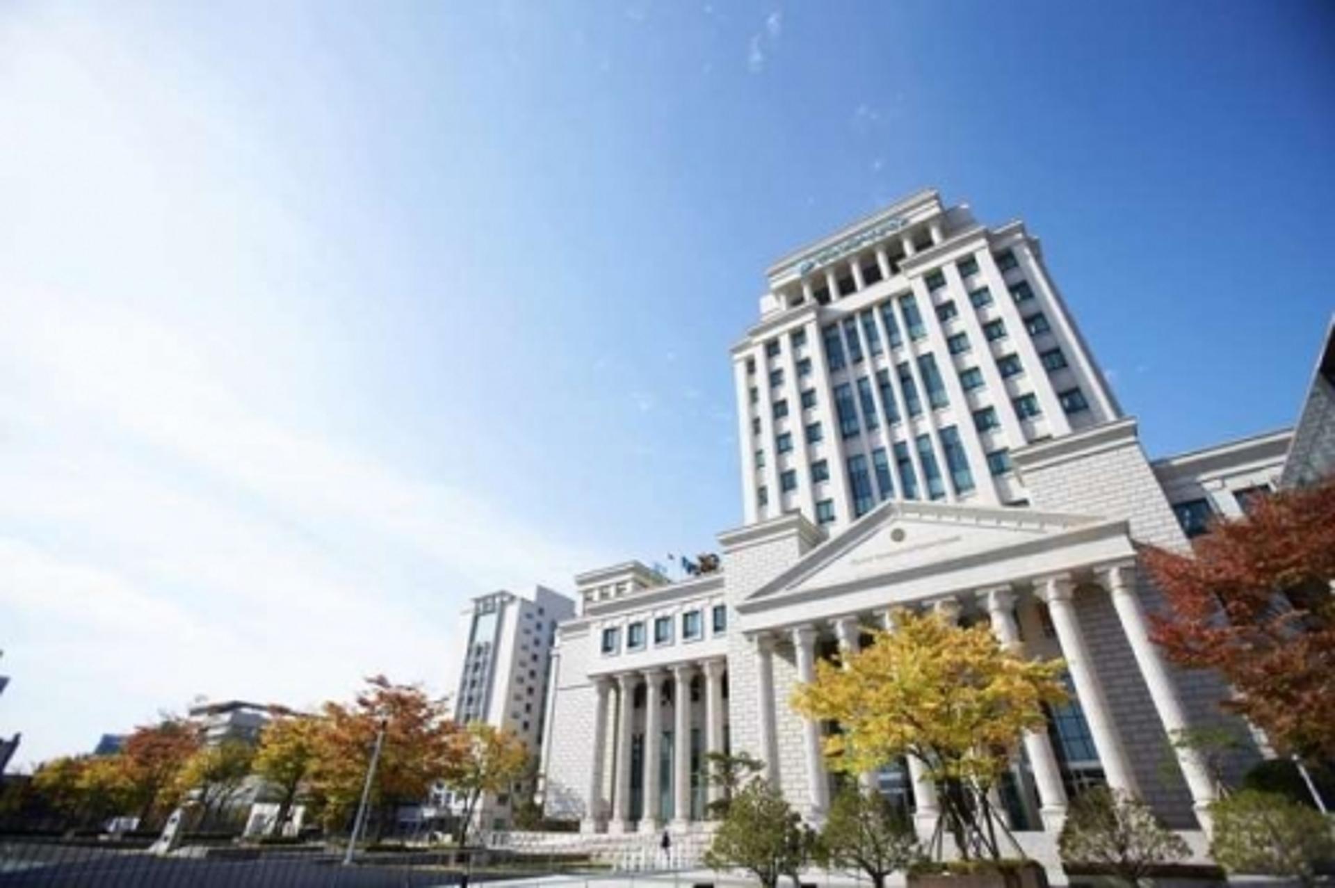 "남자는 물, 여자는 꽃" 아직도 이런 교수가… 외대 '발칵'