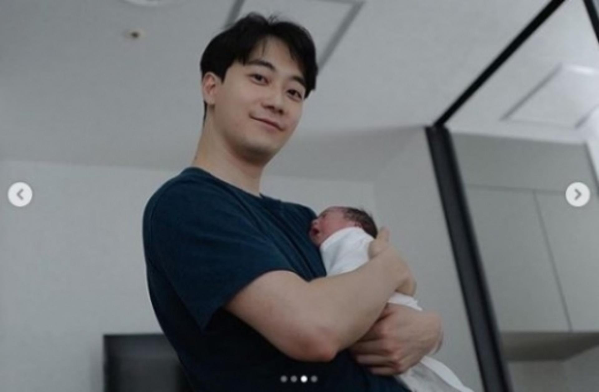 윤한 득녀, 결혼 3년만 "보자마자 눈물이…"