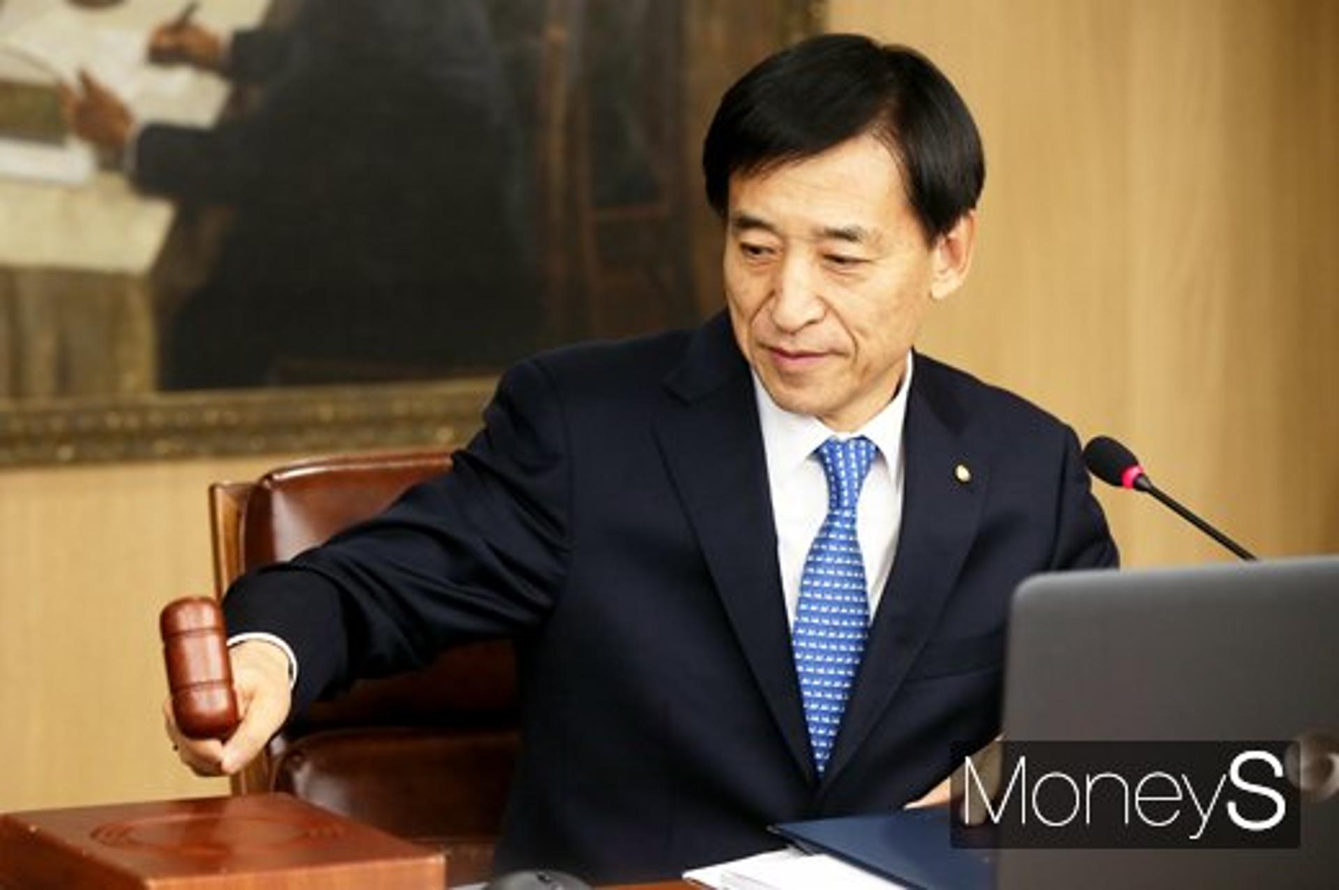 [출근길] '코로나 쇼크'에 기준금리 인하론 급부상… 한은 선택은