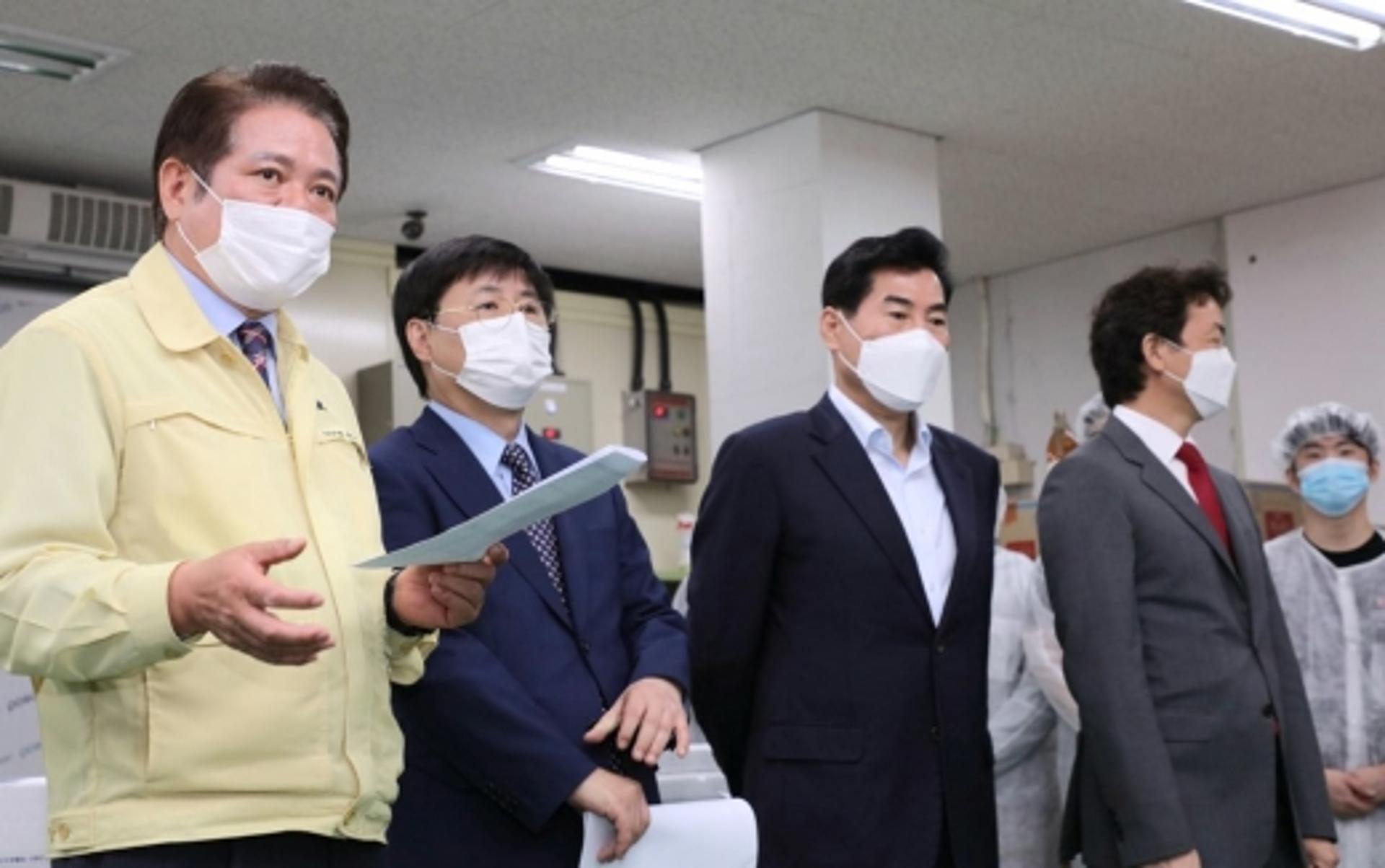 안양권 4개 단체장 '친환경 꾸러미' 공급업체 방문