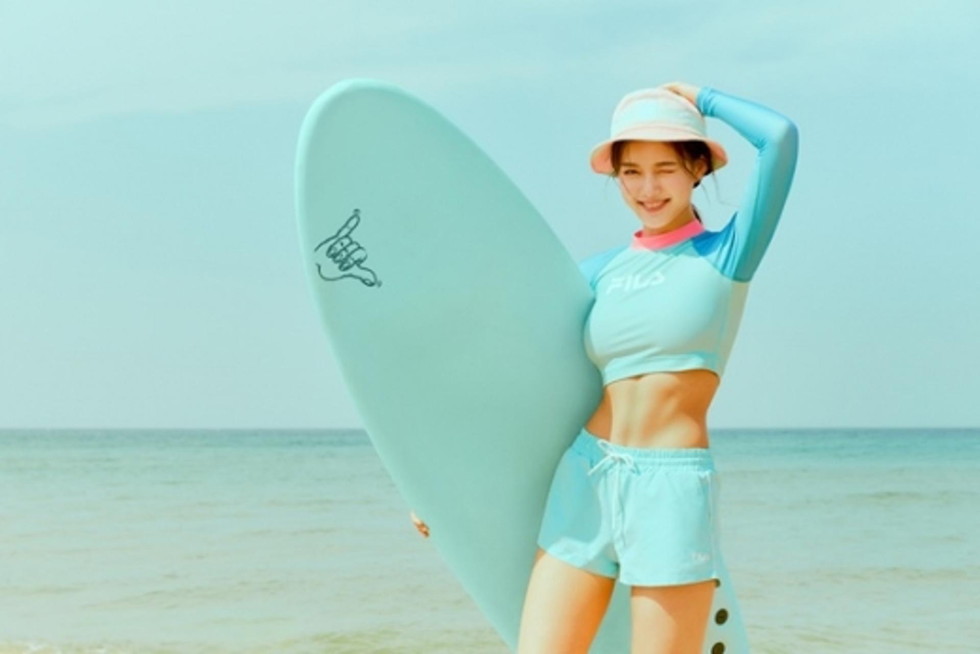 김유정 화보, 선명한 복근 실화?