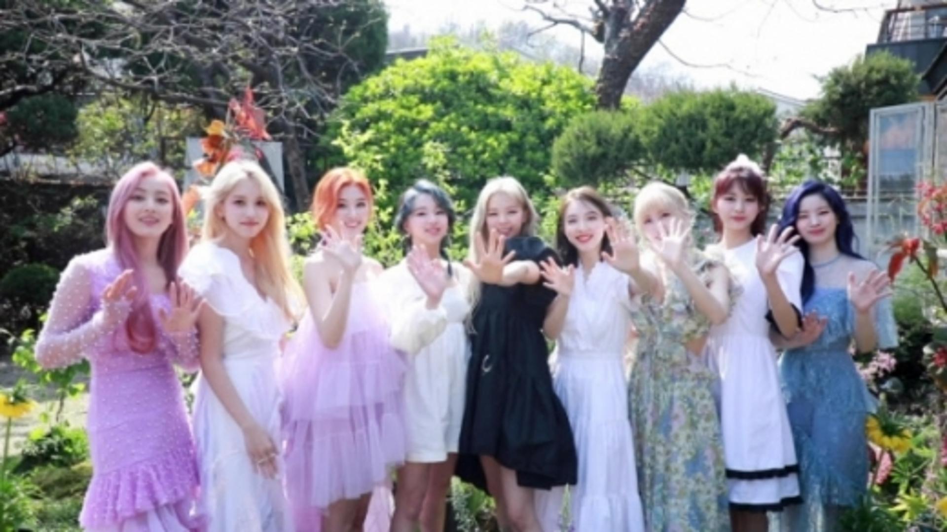 "역시 트와이스"… 'MORE & MORE' 음원차트 1위