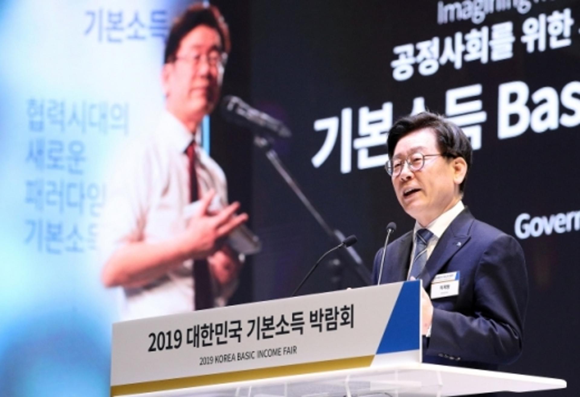 "주도냐 끌려가느냐" 재난기본소득 어젠더가 대선 지형 움직인다