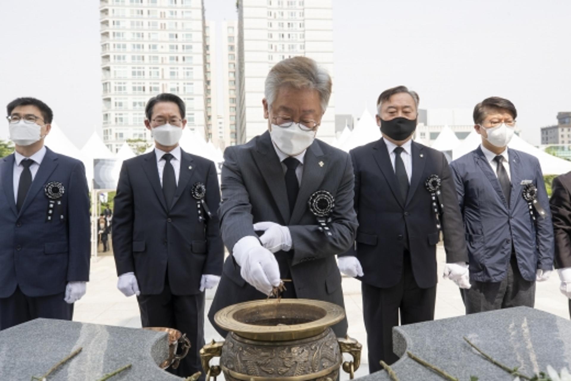 이재명 "국가유공자, 유가족 대우받는 나라 만들어야"