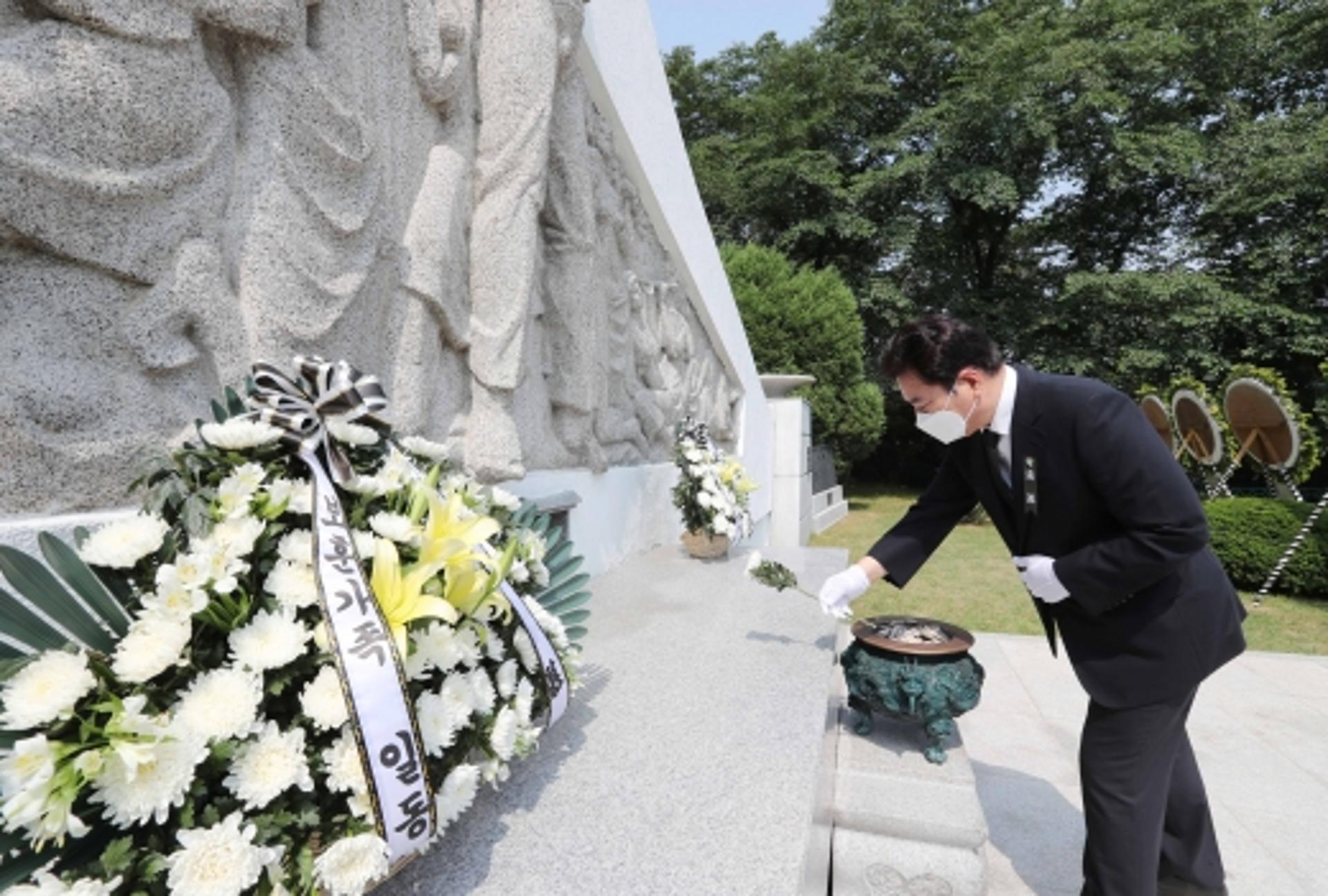 백군기 용인시장, 현충일 추념 "유공자·유가족 예우 다 할 것"
