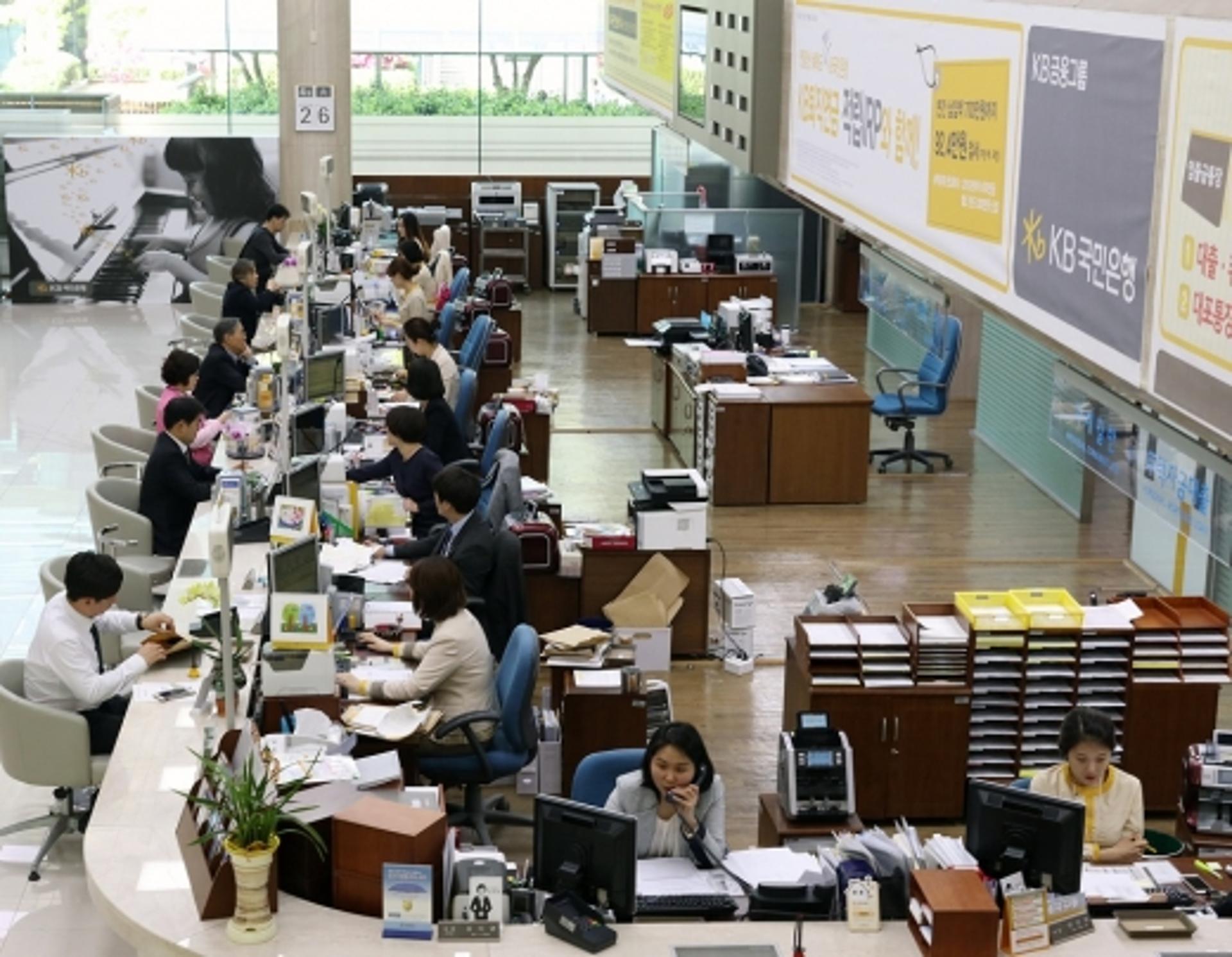 "은행원, 점심시간 보장해달라"… 금융노조 '오후 1~2시' 사용 요구