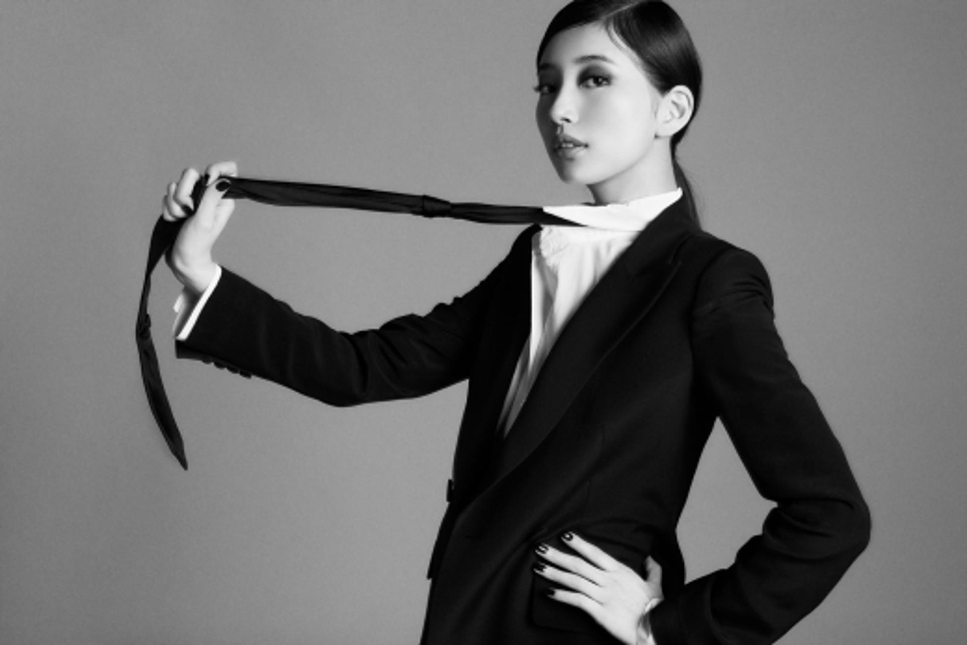 수지 잘생쁨이 폭발한다 "시크+도도"