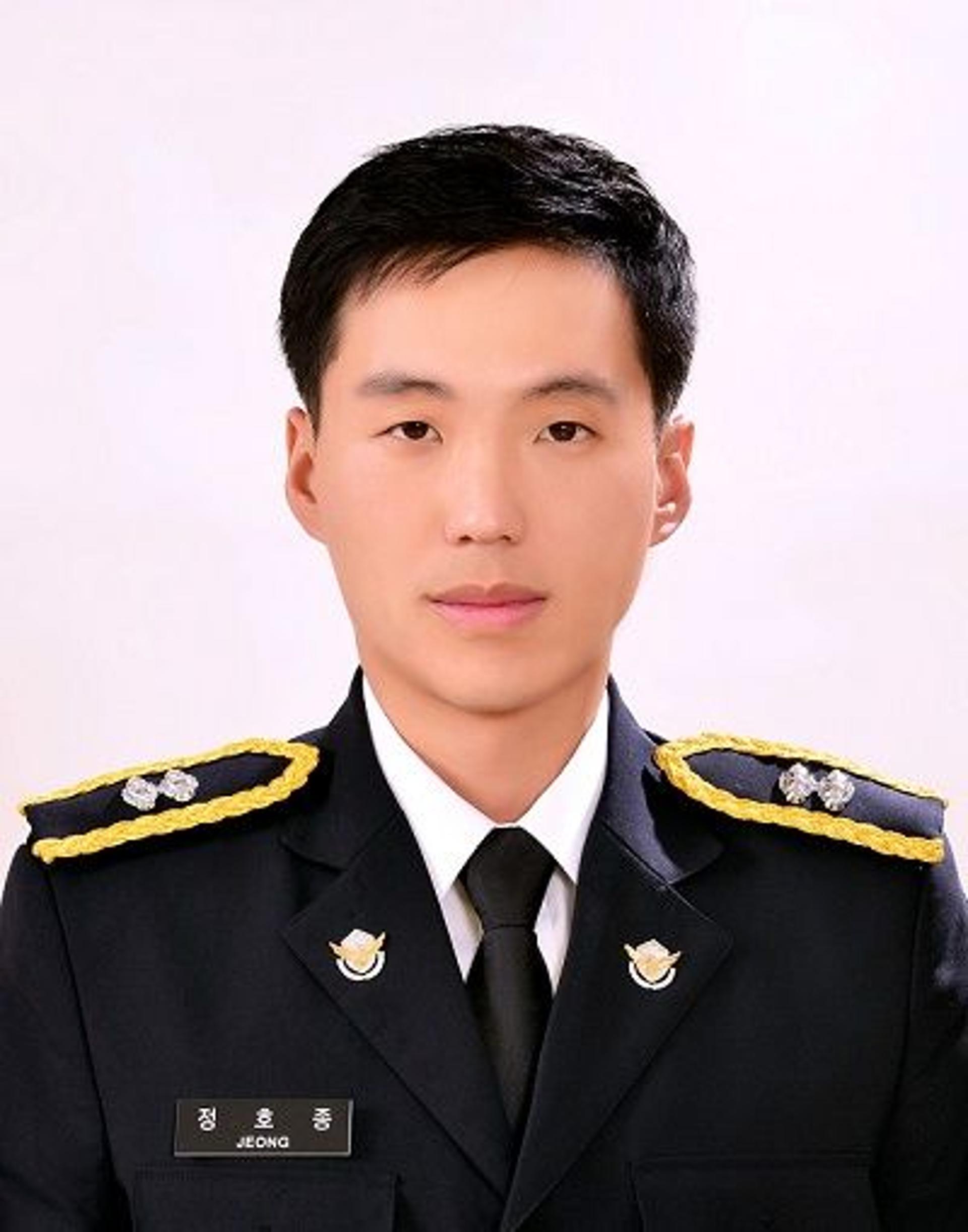 다이버 구조 중 순직한 해경 故정호종 경장에 ‘LG 의인상’