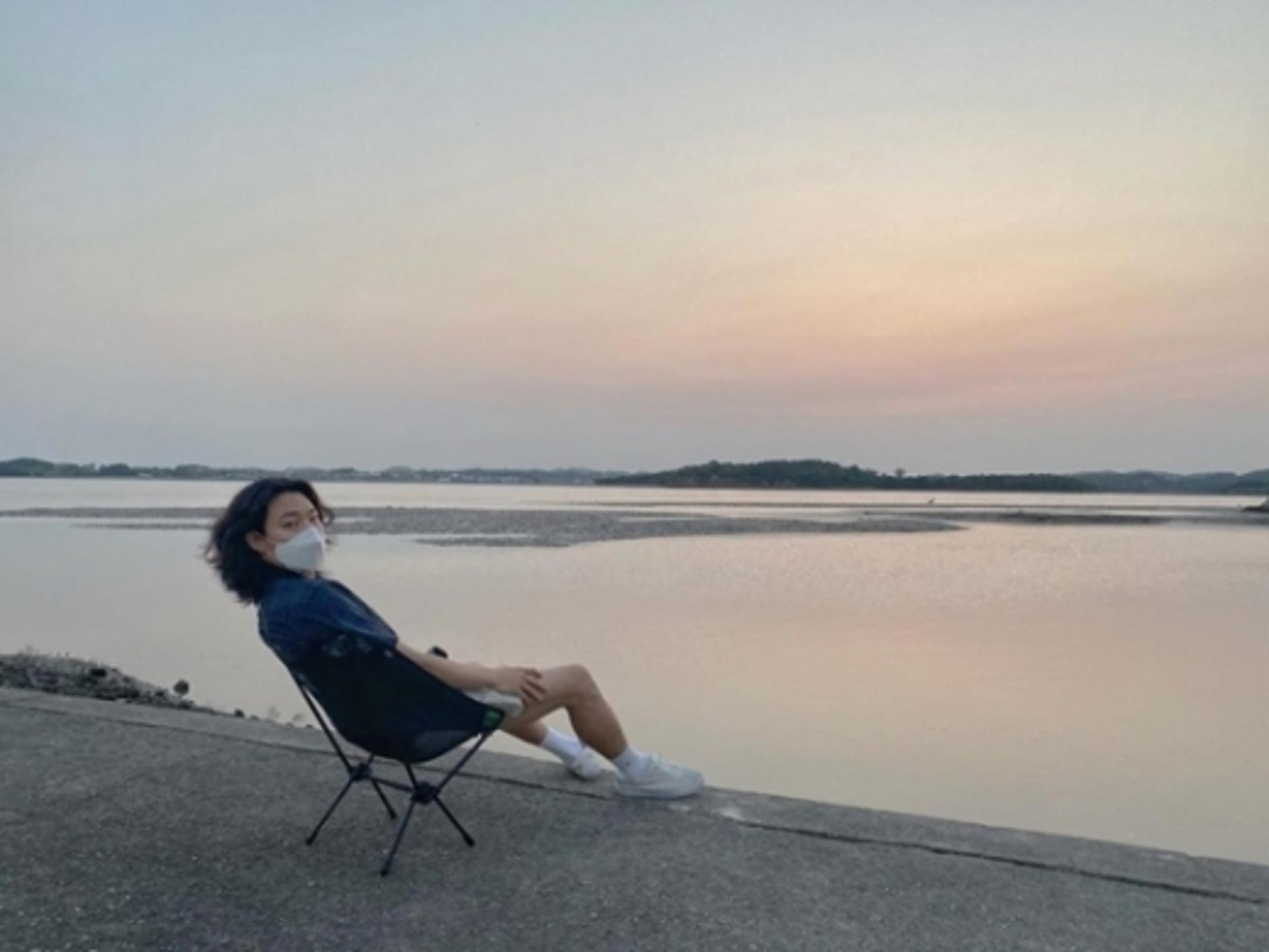 류준열 단발머리 '찰떡'… "내추럴한 매력"
