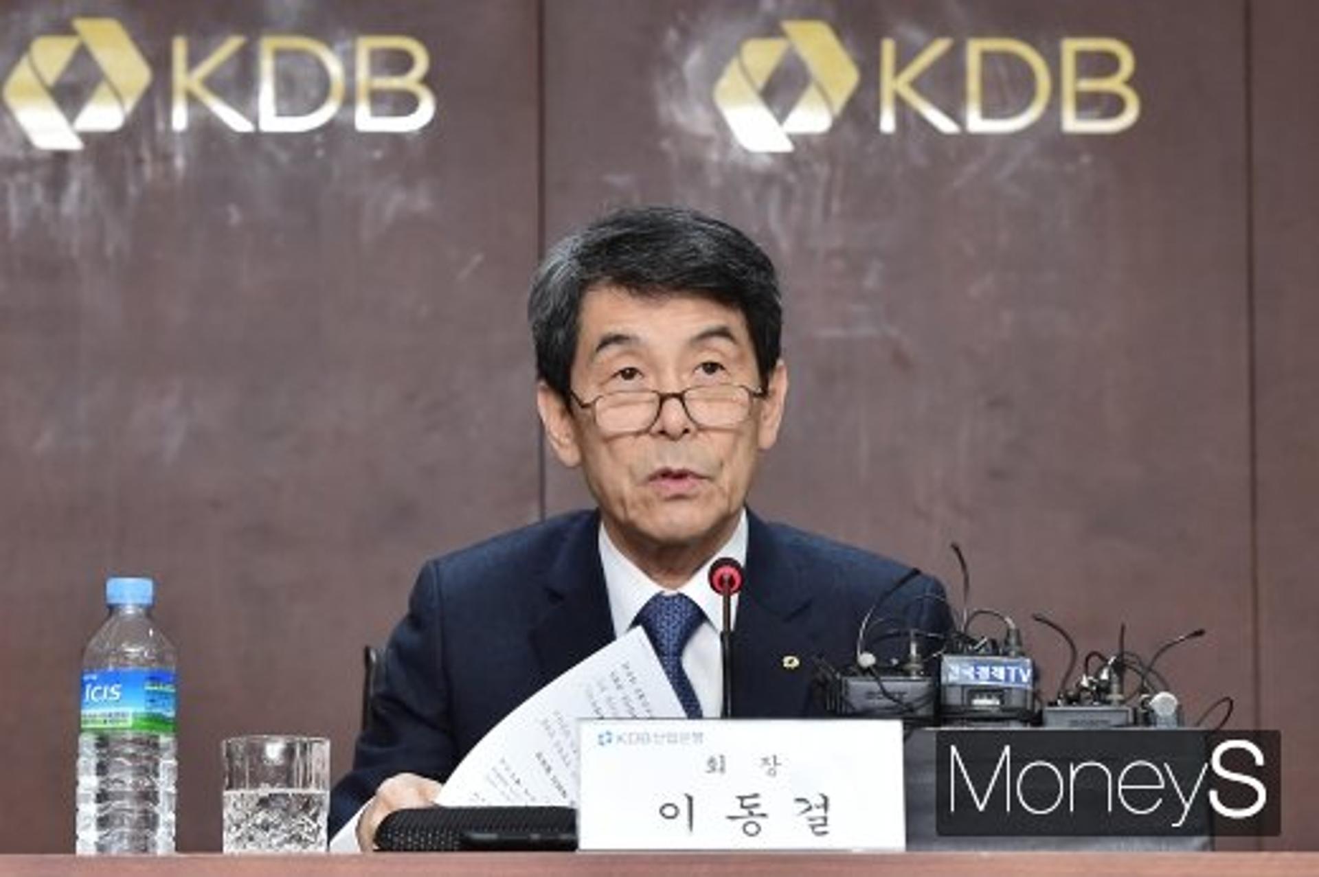 [구조조정 어디로] 이동걸, 현산에 "60년대 연애편지 아냐, 진지하게 임하라"