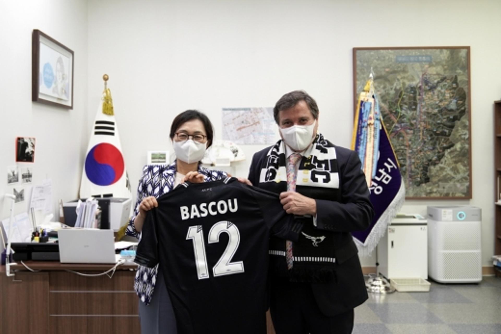 성남FC 은수미 구단주, 바스쿠 주한 아르헨티나 대사와 축구 교류 논의