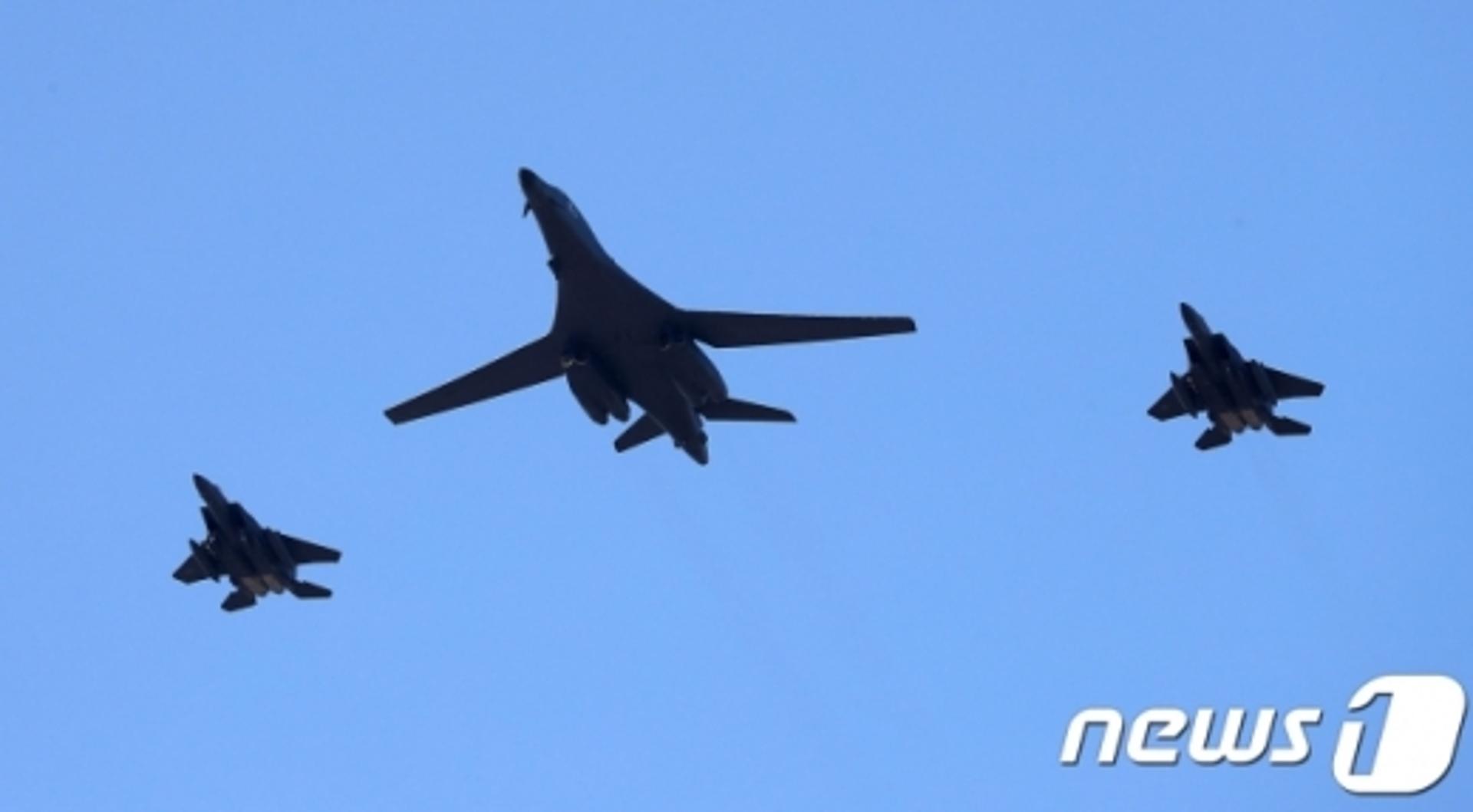 미 전략폭격기 '죽음의 백조' 한반도 올까... 북에 강한 메시지 보낸다