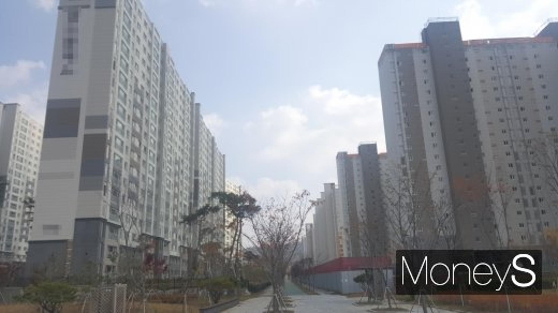 수도권·광역시 전매 금지… 지방 도시 ‘반사이익’ 누릴까