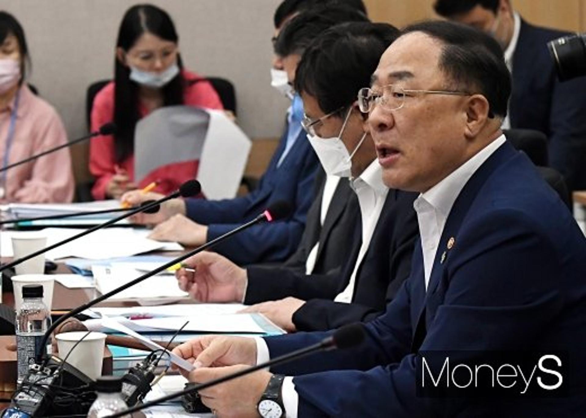 홍남기 "노사정 합의 위해 최대한 협력할 것"(상보)