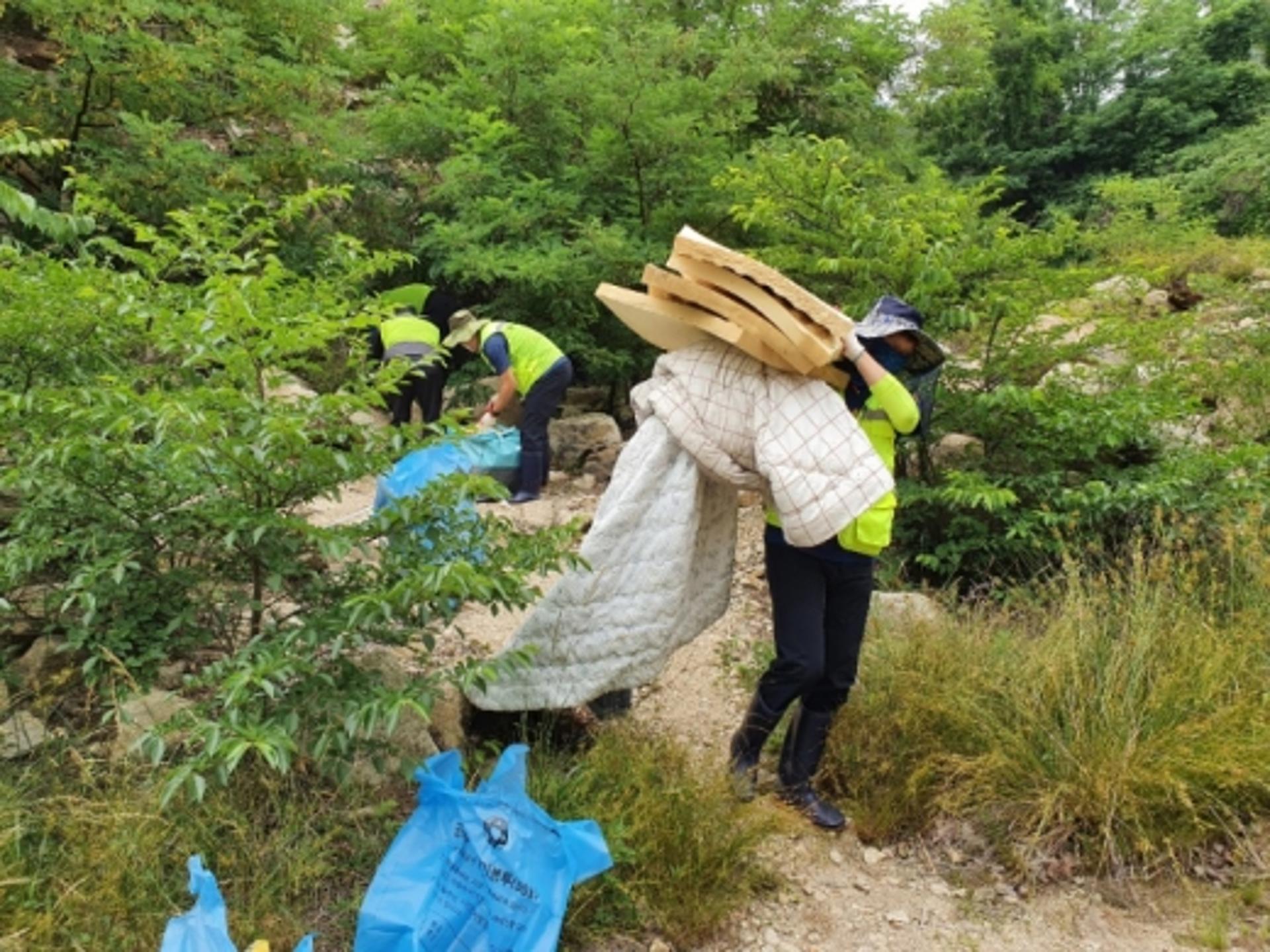안양시, 5개 계곡서 폐기물 1톤 넘게 수거