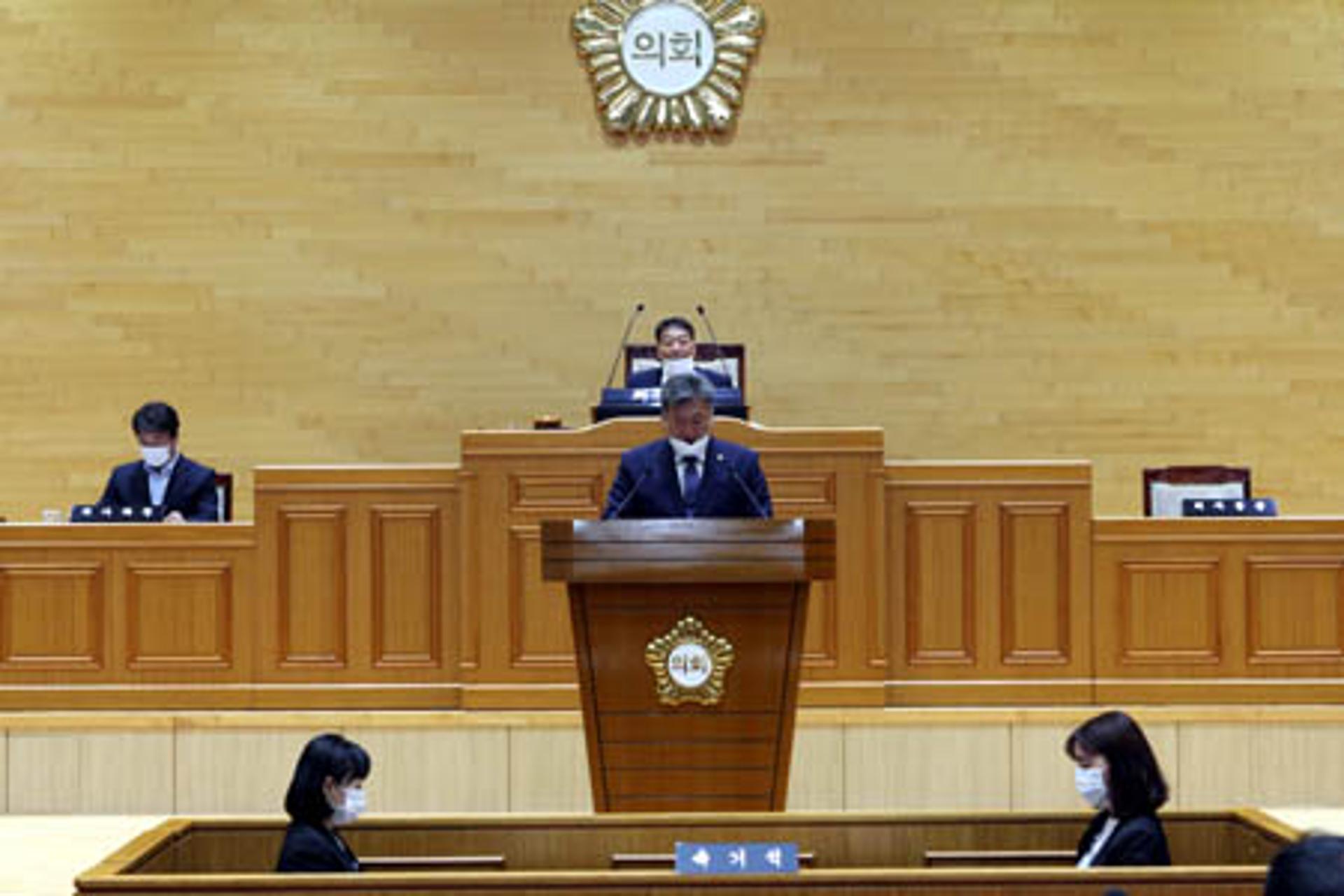 신안군의회, 후반기 의장에 김혁성 의원 선출