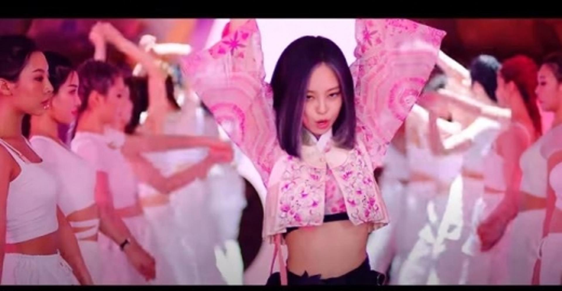 '블랙핑크' 한복 의상 비화 보니 "퍼포먼스 위해…"