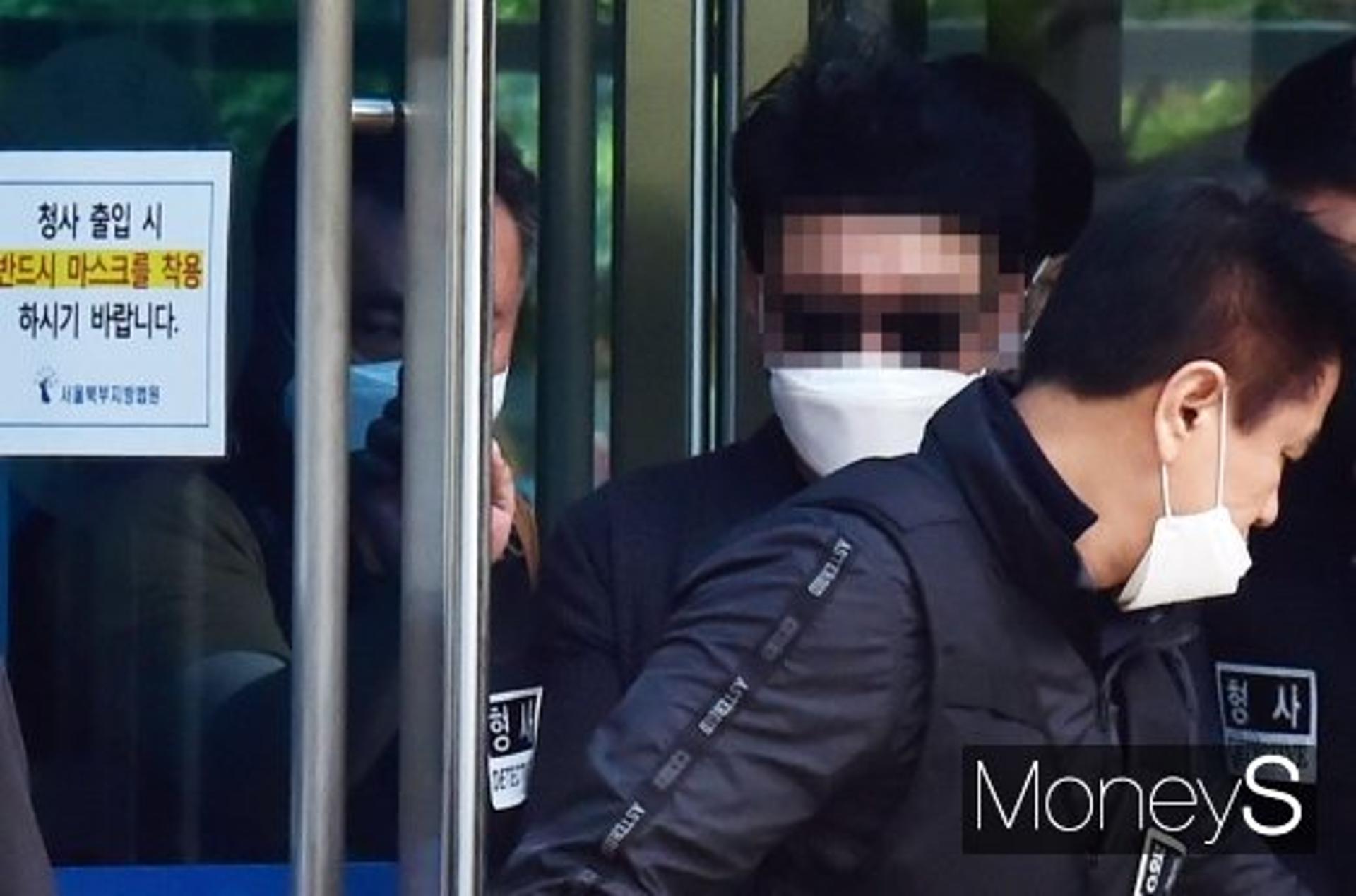 "억울하다"는데 혐의만 7개… '경비원 폭행' 입주민 오늘 첫 재판