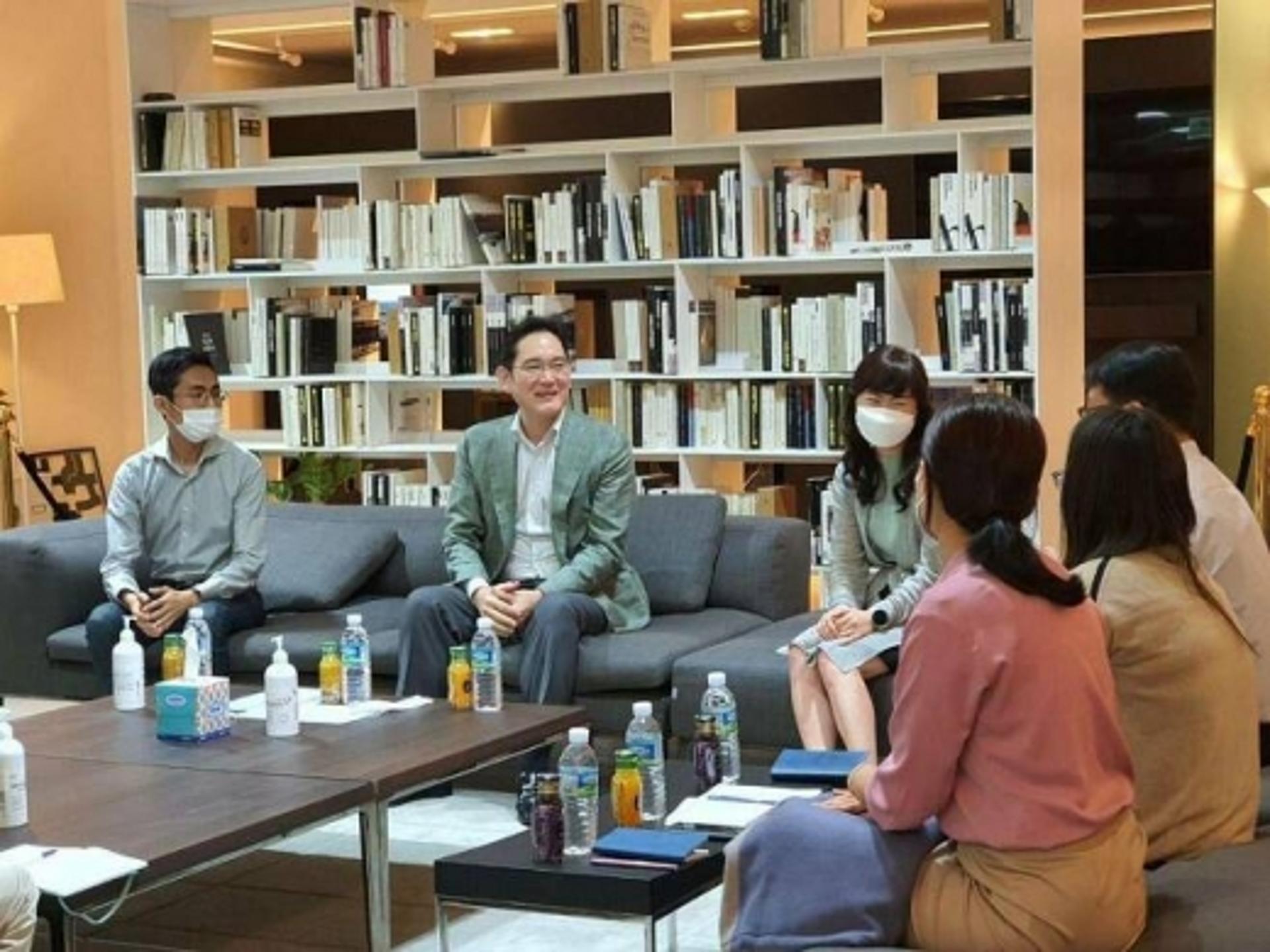 사내 벤처 찾은 이재용 “미래만 보고 새로운 것만 생각하자”