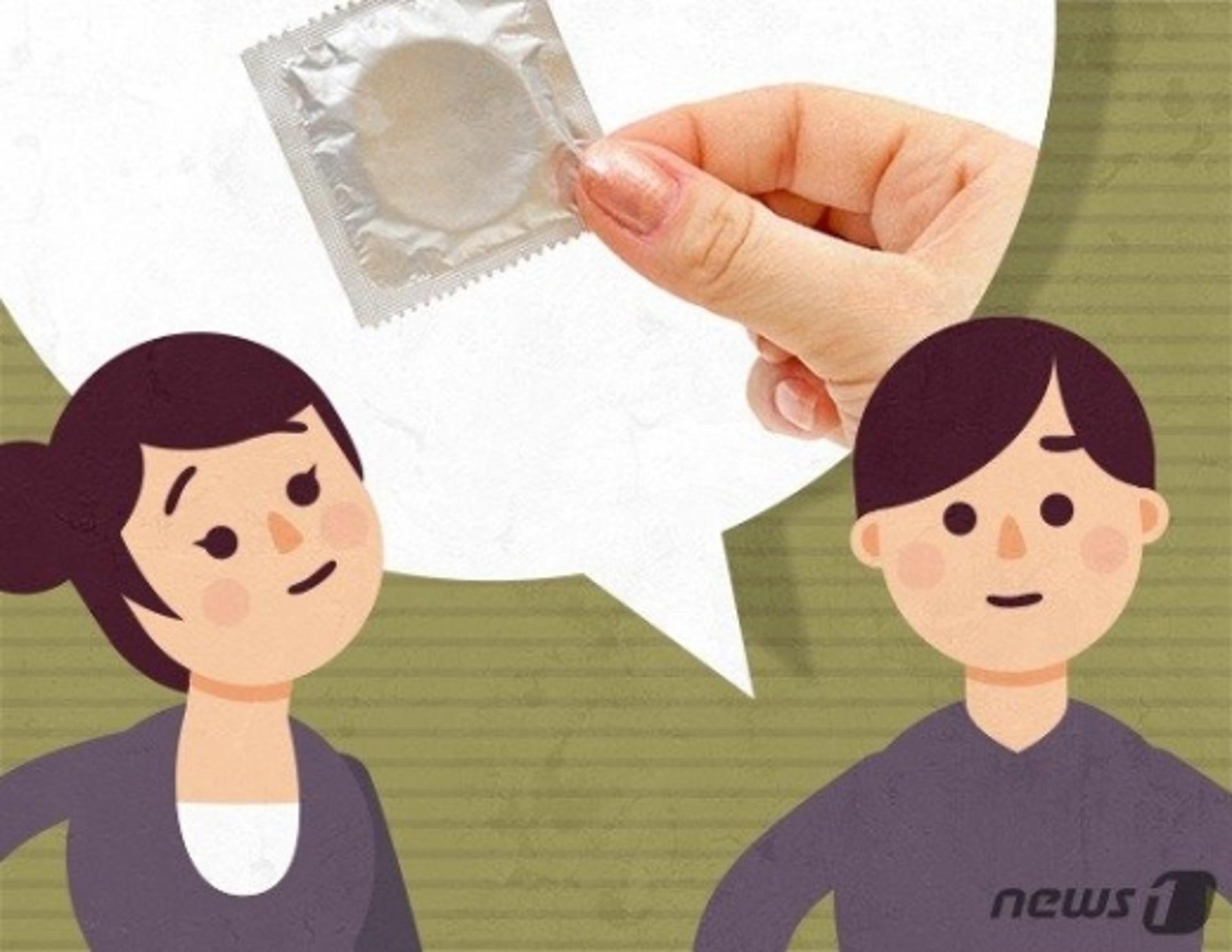 바나나에 콘돔끼우기 "뭐가 잘못됐는데"… 교사 옹호 여론 압도