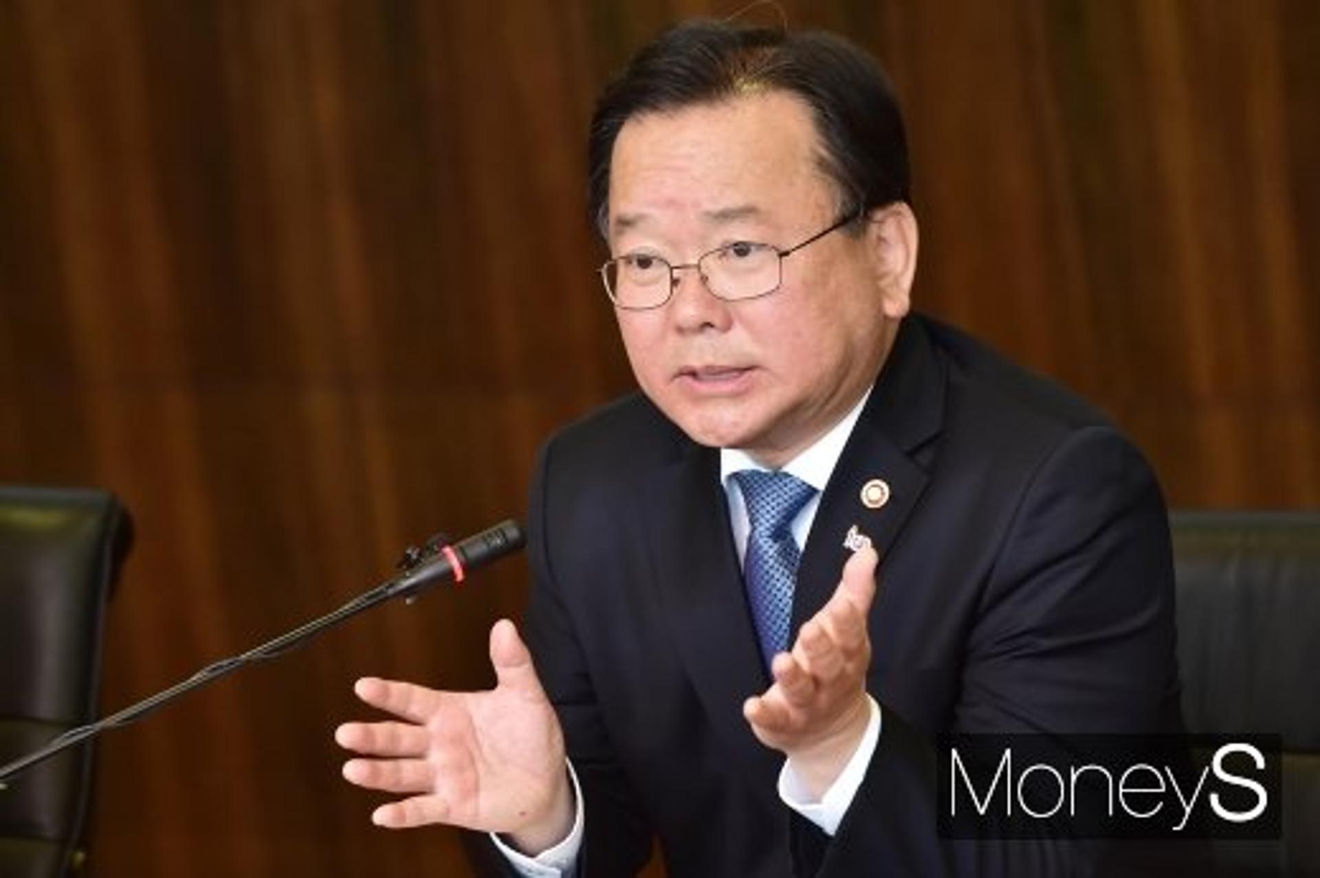 [속보] 김부겸 "당 대표 되면 대선 출마 않겠다… 이기는 선거 이끌 것"