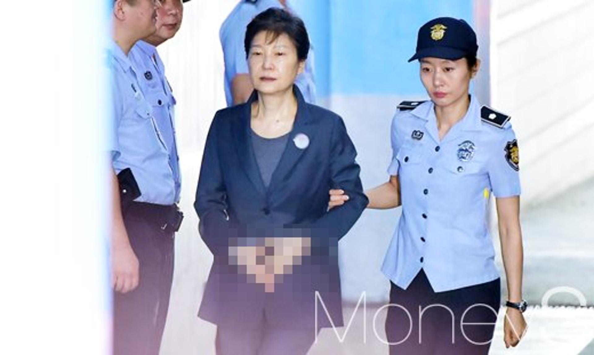 박근혜 파기환송심서 징역 20년 선고… 재상고 하나