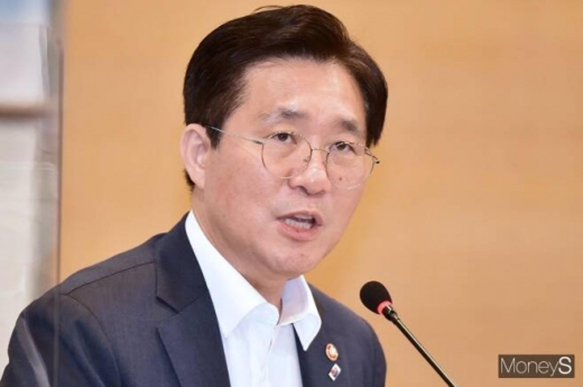 성윤모 장관 “한국형 뉴딜로 데이터·AI 활용 가속화”