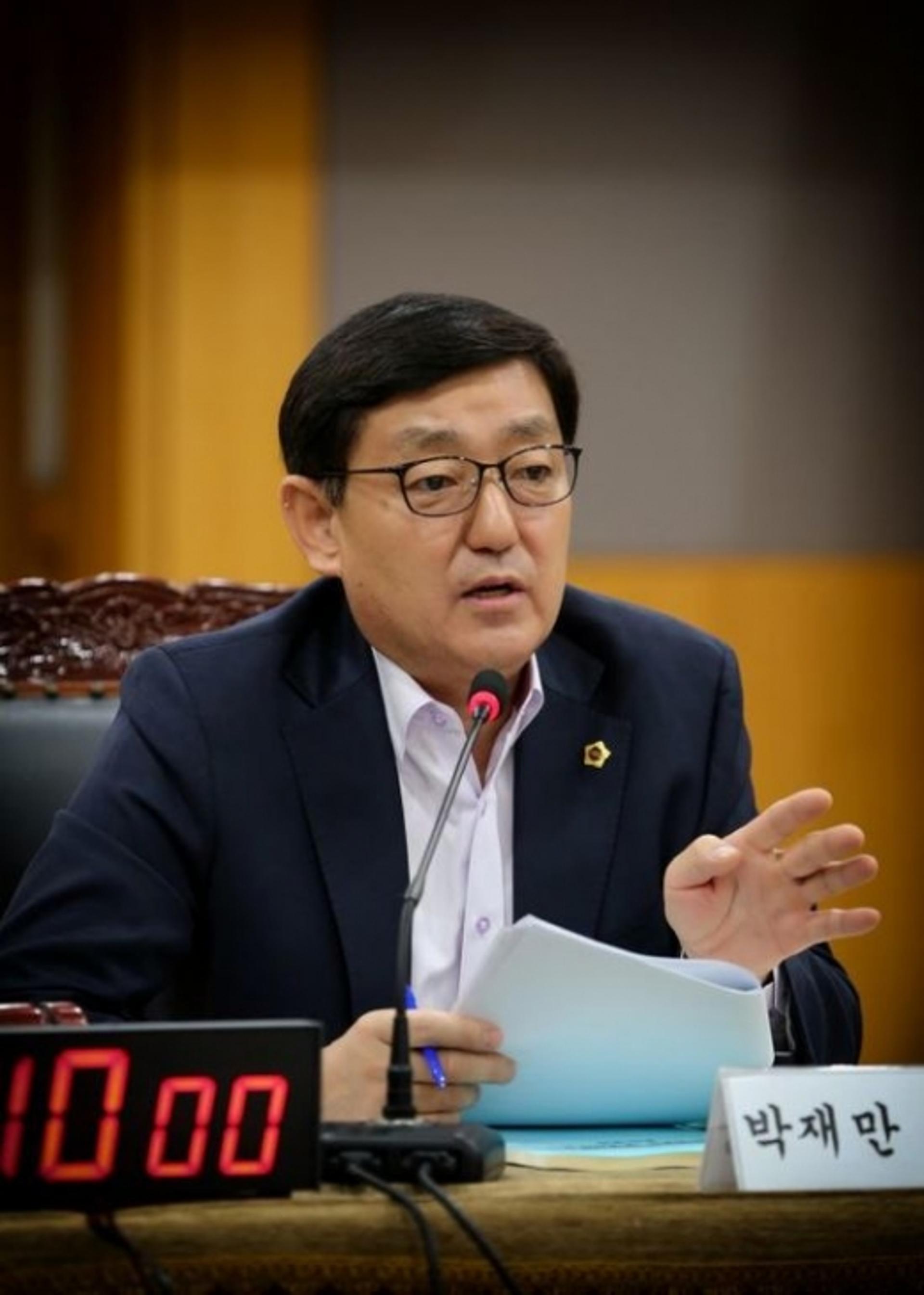 경기도의회 제3기 예결위, 박재만 위원장 선출
